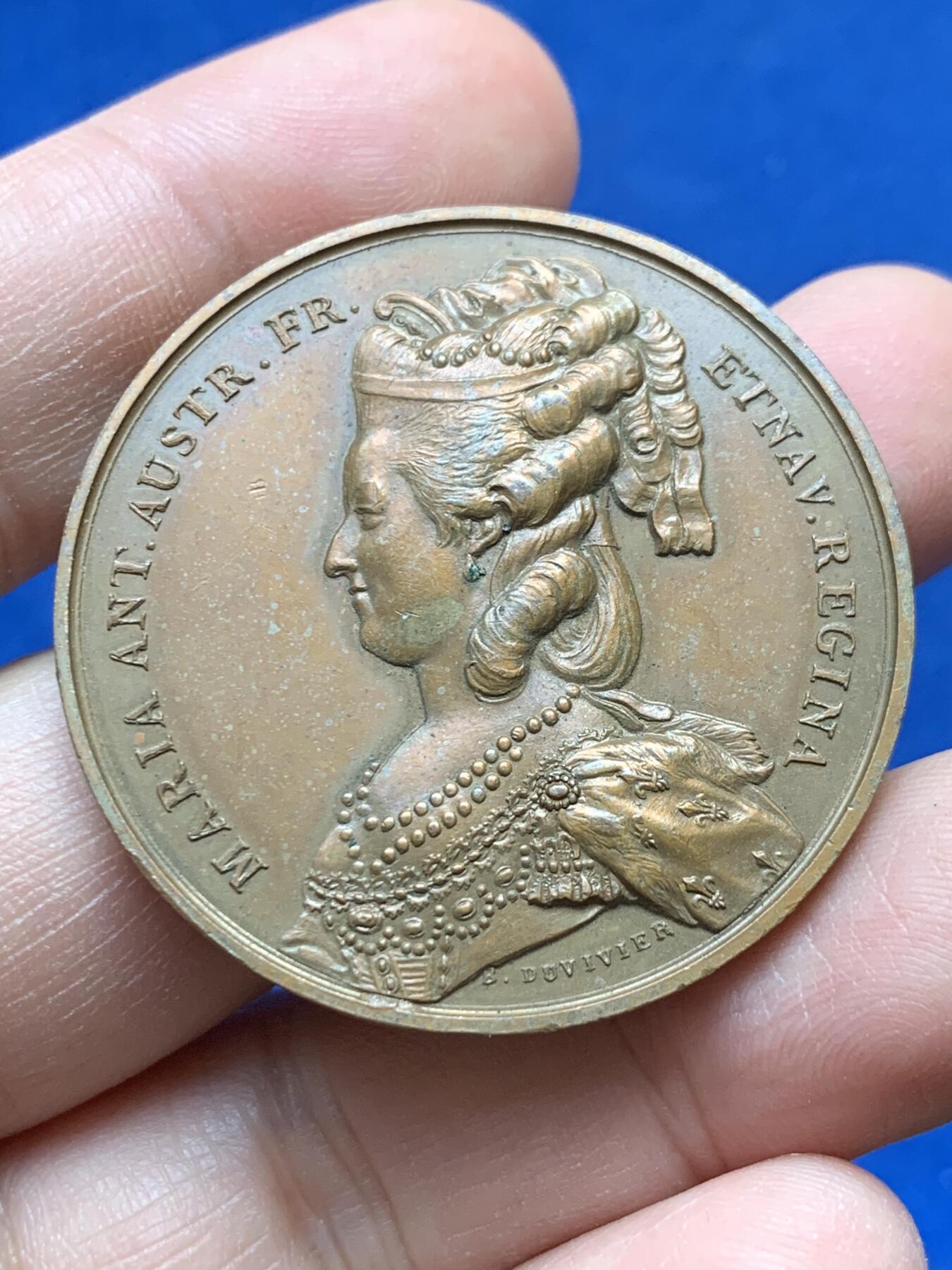 《竞宝斋》第441场 周日，周一，2场连拍 （全场包邮） 法国 路易十六和玛丽安内托双面铜章，重31.5克，40.8mm 丰饶角铜标