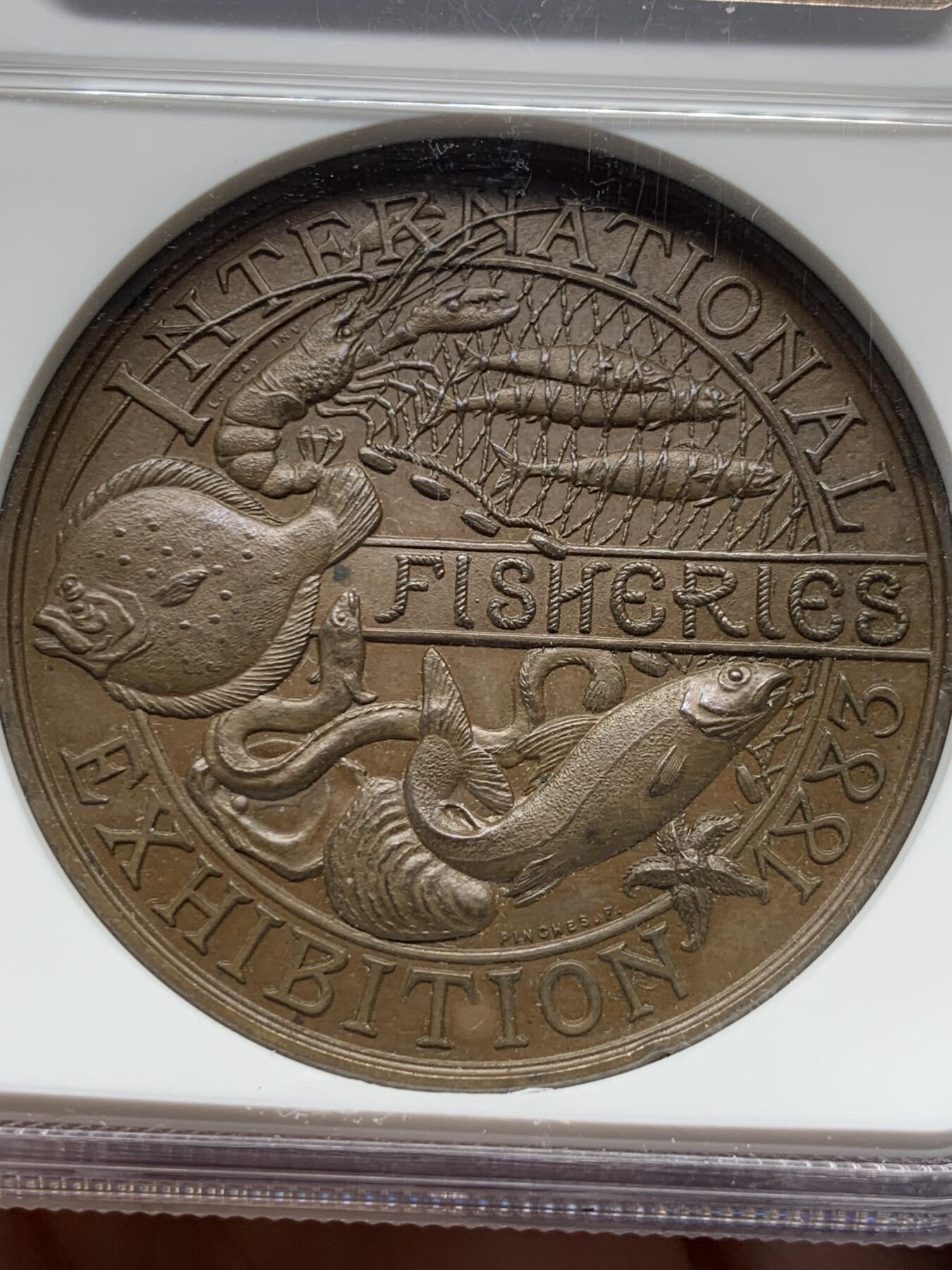 《竞宝斋》第441场 周日，周一，2场连拍 （全场包邮） NGC MS64BN 英国  1883年 国际渔业博览会铜质奖章 工艺细腻 N加厚盒装 可藏