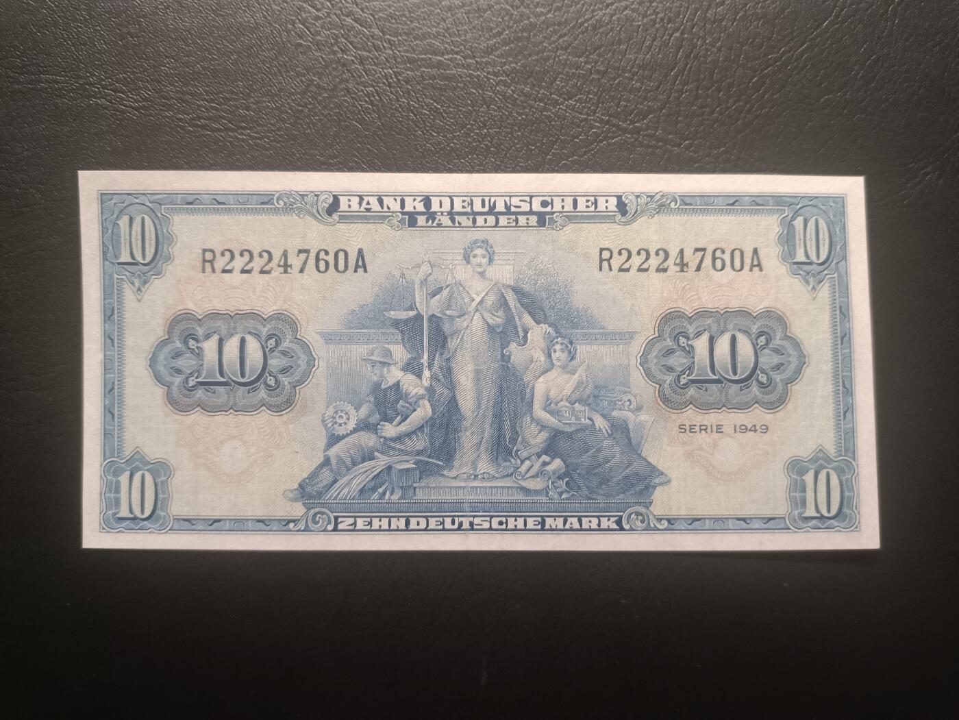 2025十一月第六期，总第204期 德国1949版10马克流通好品XF，后期“德意志国家银行”抬头，机械，法律和建筑人格化象征