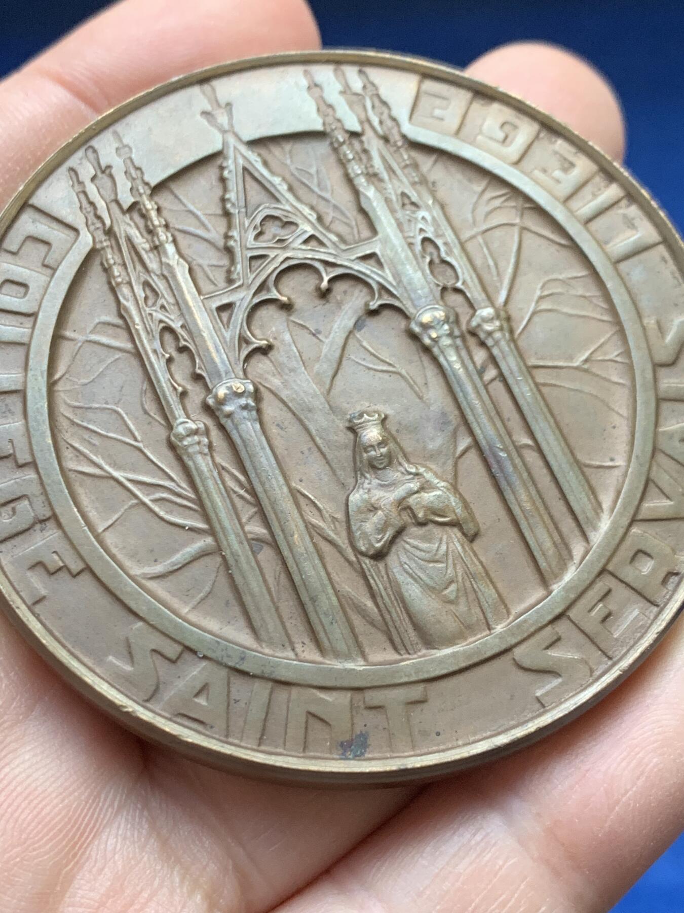 《竞宝斋》第441场 周日，周一，2场连拍 （全场包邮） 法国巴黎圣母院1838-1938年百年纪念大铜章，圣母抱婴题材带边铭，直径61mm ，重量105.8g。