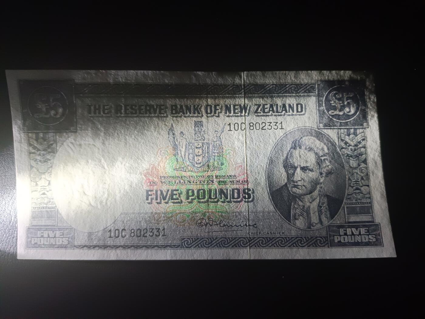 2025十一月第六期，总第204期 新西兰1956年5镑AUNC无47，库克船长和陶波湖，稀有中高面值