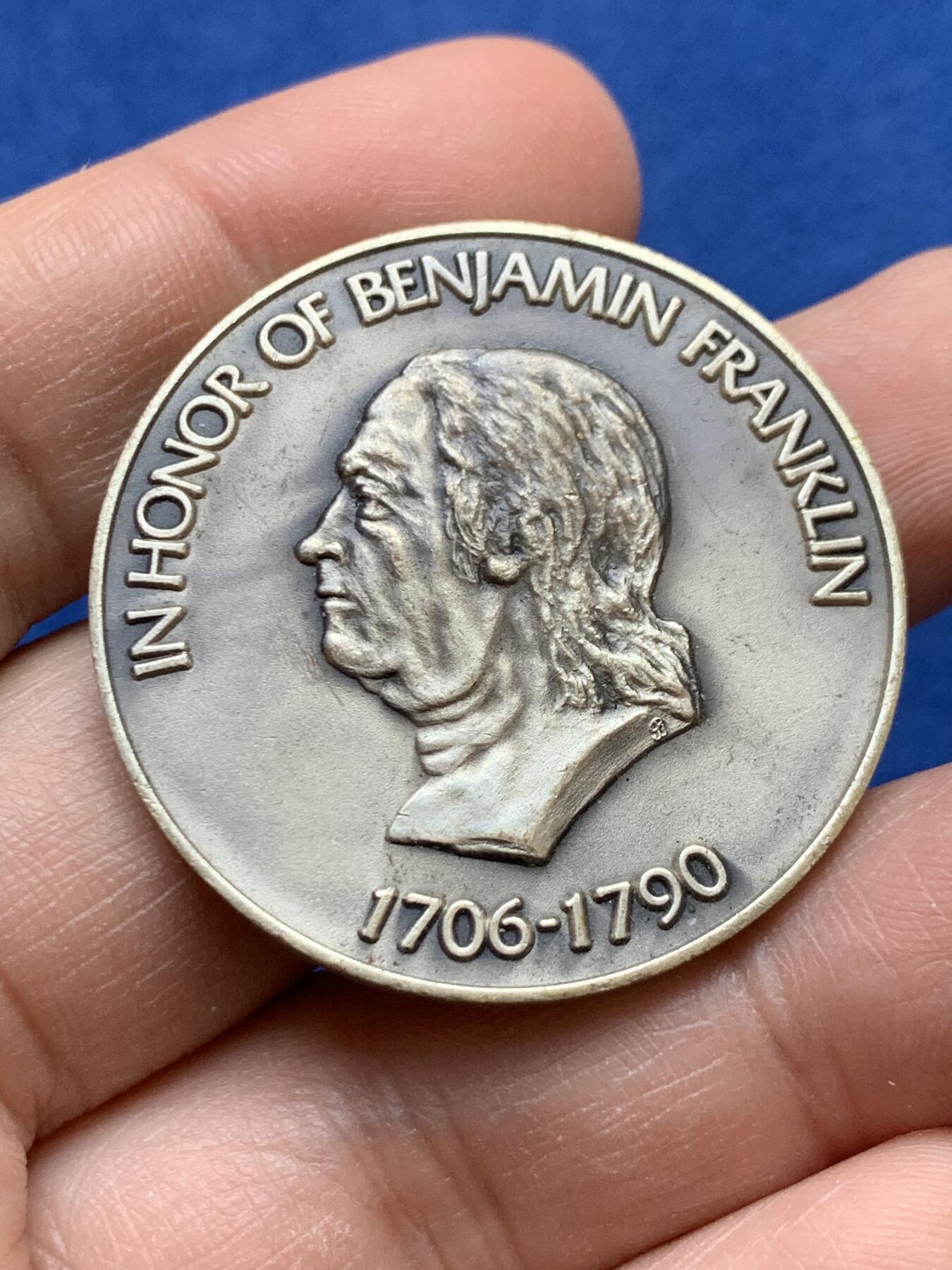 《竞宝斋》第441场 周日，周一，2场连拍 （全场包邮） 法国菲尔·伍德·格林莱特白金属纪念章 直径38MM 重约23.1g