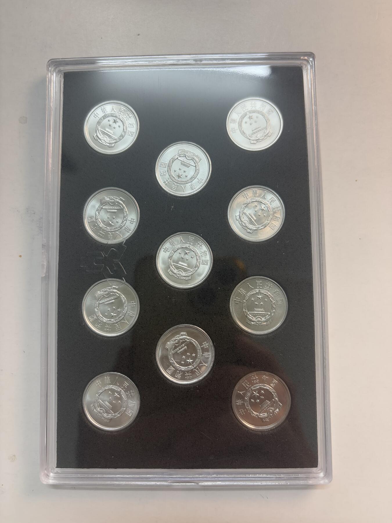 文馨钱币收藏第 282 场，【 长期接收代拍品】，加拿大老铜代用币，银币，德三系列场 全新 2005-2017 年一分套，带盒子