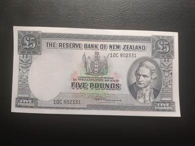 2025十一月第六期，总第204期 - 新西兰1956年5镑AUNC无47，库克船长和陶波湖，稀有中高面值