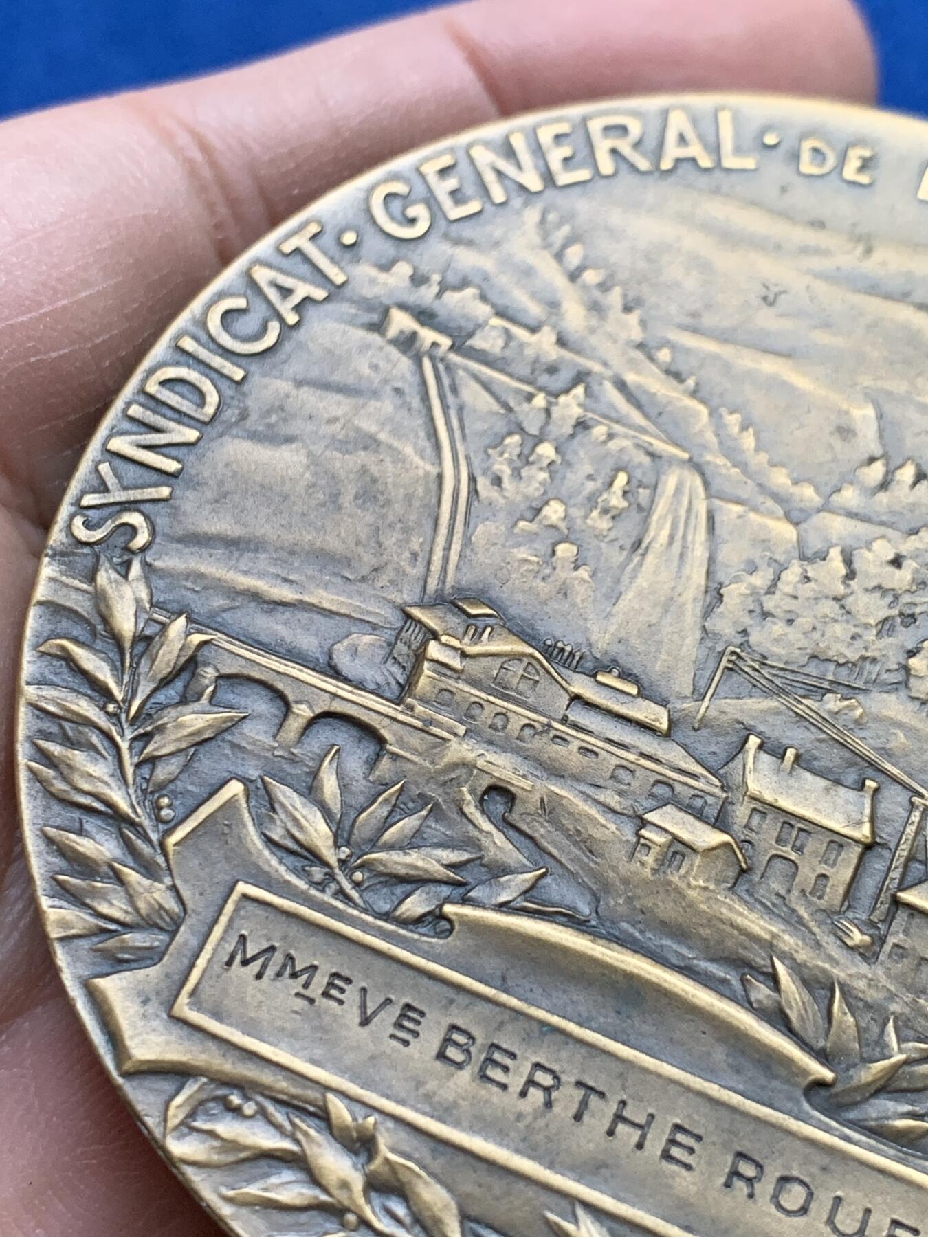 《竞宝斋》第441场 周日，周一，2场连拍 （全场包邮） 法国电力女神大铜章 带盒 120.7克 68mm 丰饶角铜标