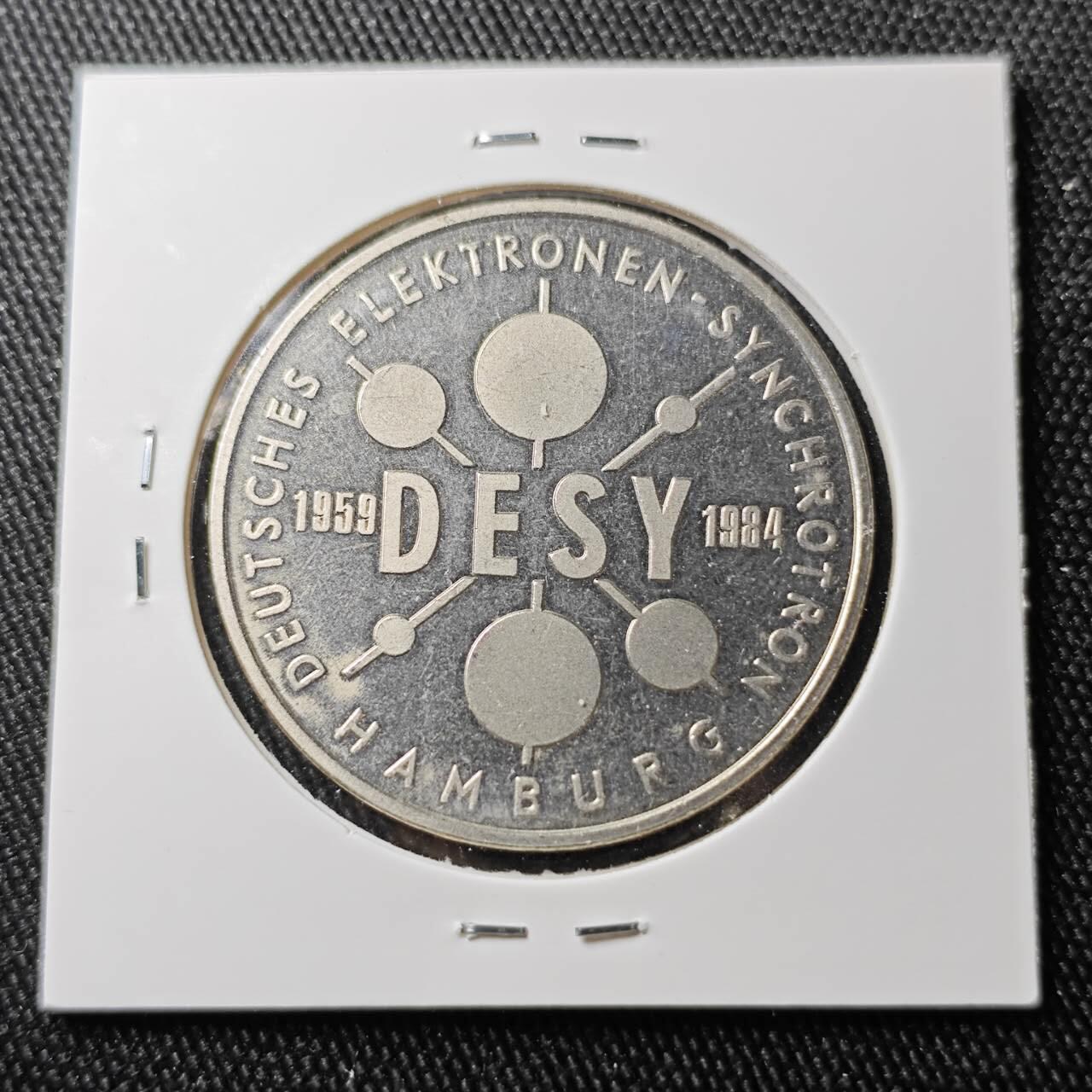 KK钱币收藏小铺 （套币 好品/批量散币 银币）专场  2月预留时间 周末发货  1984双狮纪念章