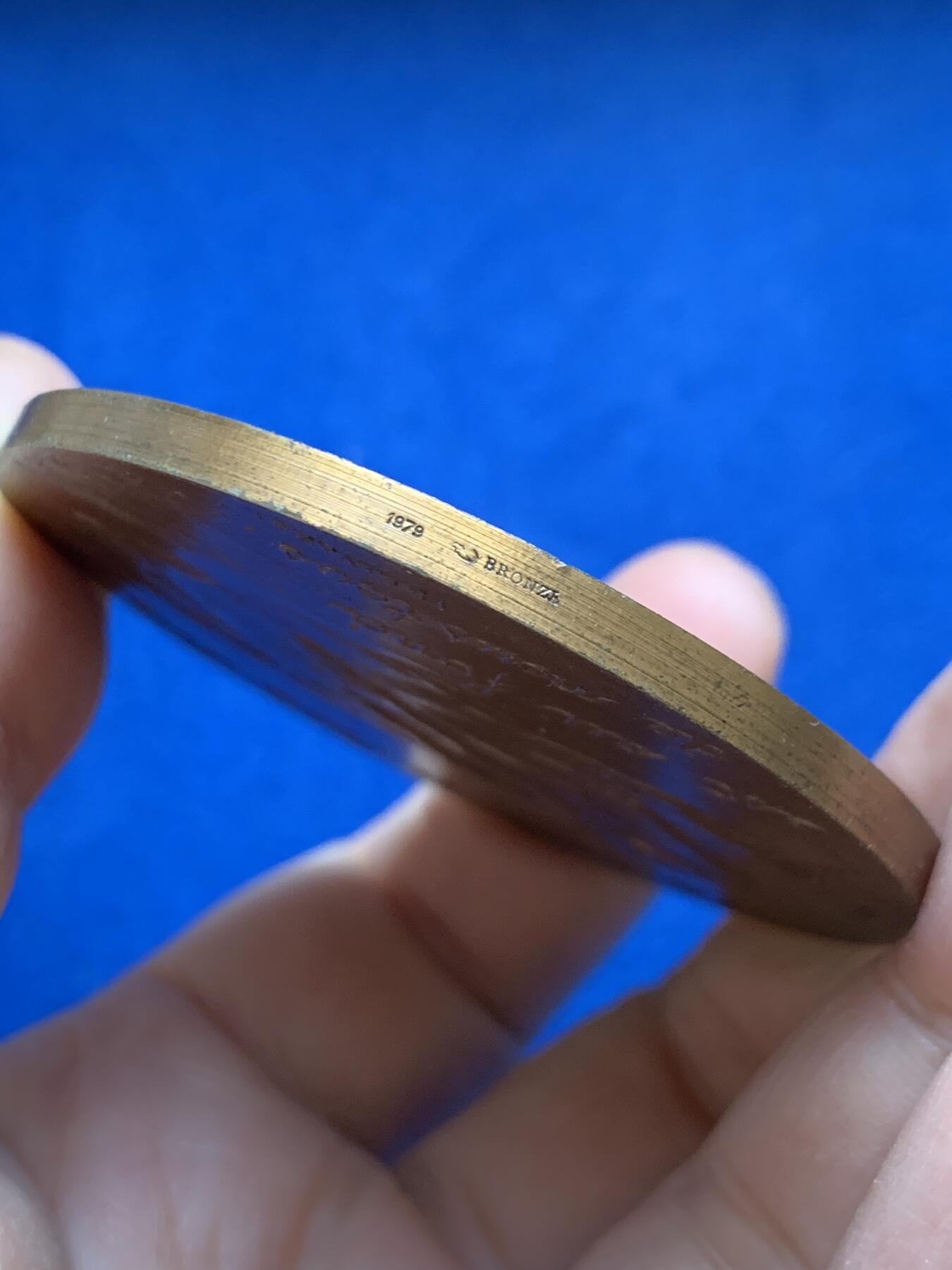 《竞宝斋》第441场 周日，周一，2场连拍 （全场包邮） 法国互助会大铜章 直径58.8mm 重量99.4g 1979 丰饶角铜标