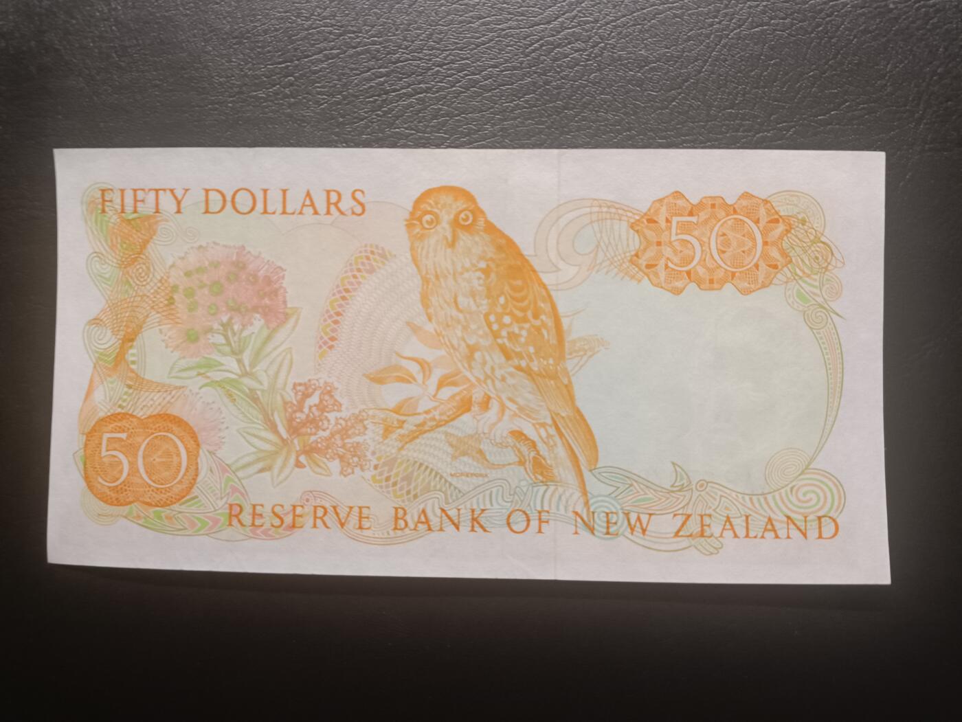 2025十一月第六期，总第204期 新西兰1985年50元UNC-，中年女王和夜枭，少见中高面值品种