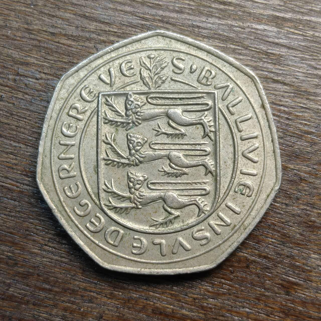 【铜匠收藏】★第133场★散币场，无佣金，30包邮。不满30元，支付5元运费。《接受代拍 代送NGC评级》 英属根西 1969年 50便士 多边形硬币