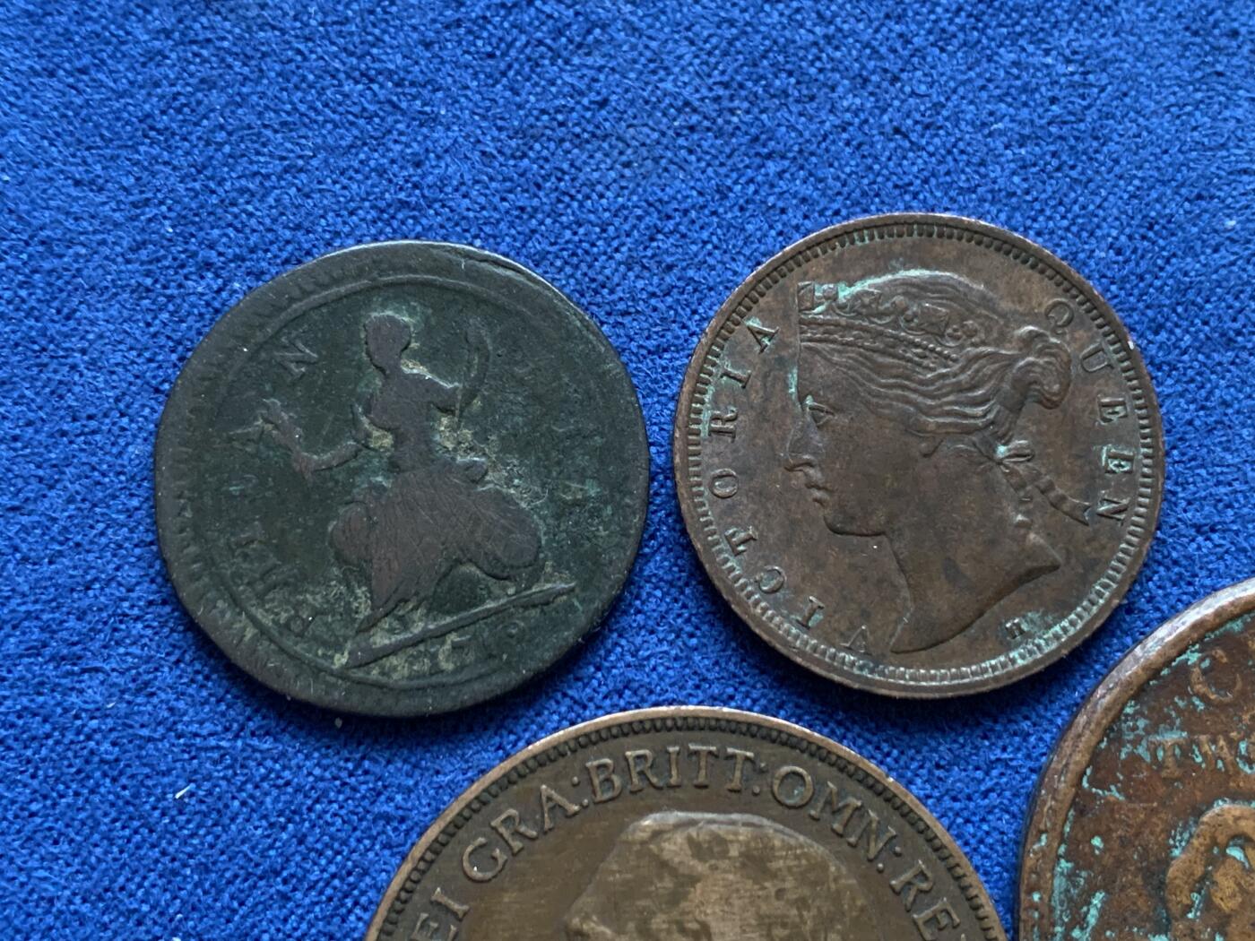 《竞宝斋》第442场 周日，周一，2场连拍 （全场包邮） 四枚一组 英系铜币，1719乔治一世法新，1815锡兰大象，1872海峡1/2，1921乔治五世便士