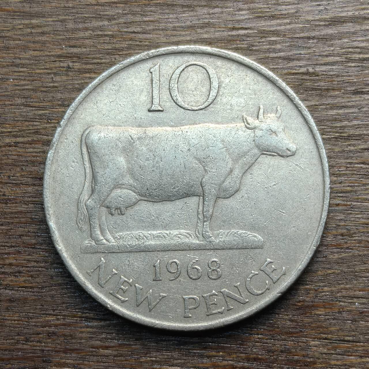 【铜匠收藏】★第133场★散币场，无佣金，30包邮。不满30元，支付5元运费。《接受代拍 代送NGC评级》 根西岛 1968年 耕牛大版 10便士