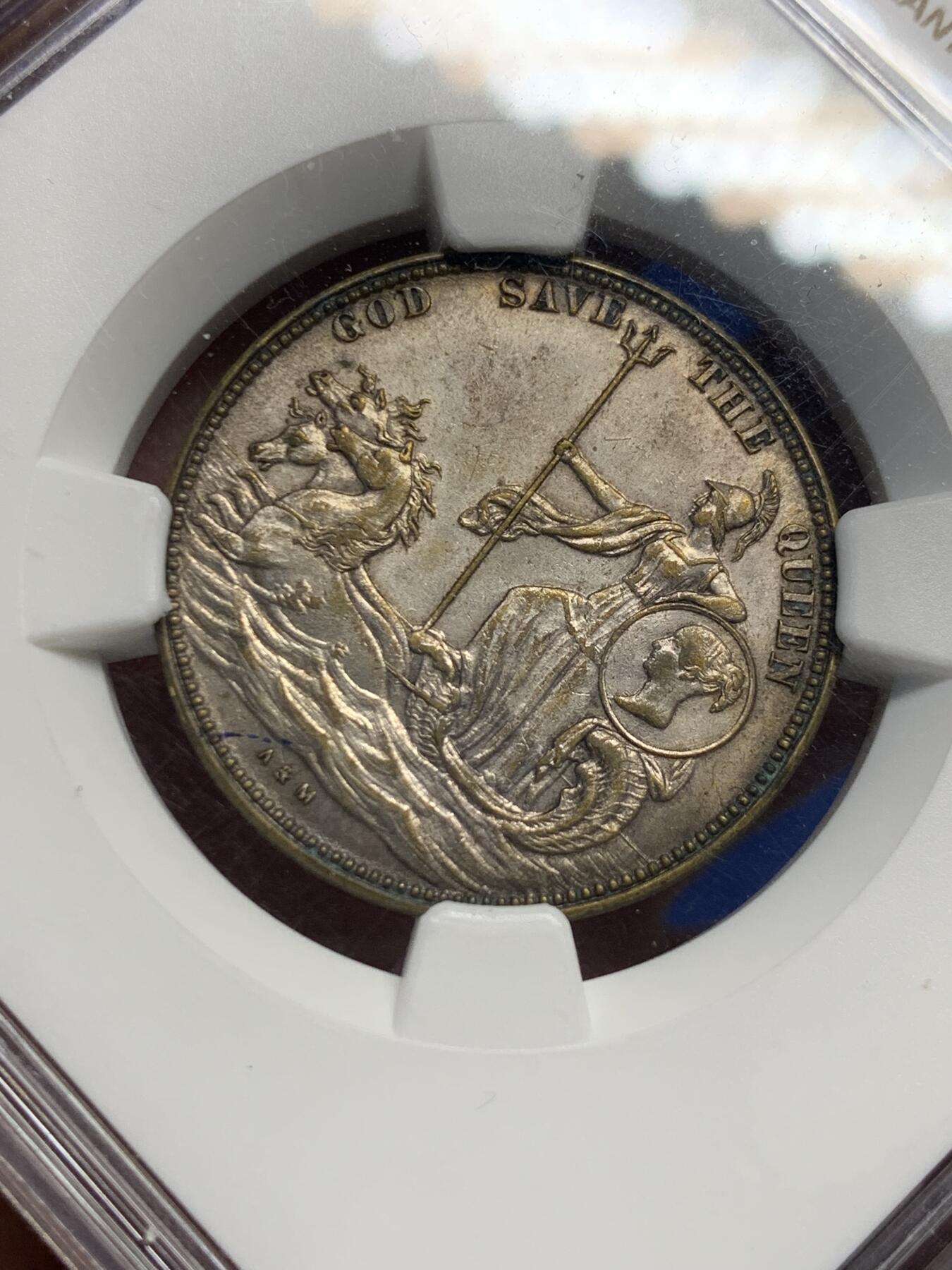 《竞宝斋》第442场 周日，周一，2场连拍 （全场包邮） NGC MS62 英国1850年代龙马2先令model，稀见品种，实际铸于1849年，与双色克朗同属一个系列，但远比双色系列更稀少。不列颠女神驾驭龙马，行于波涛之上