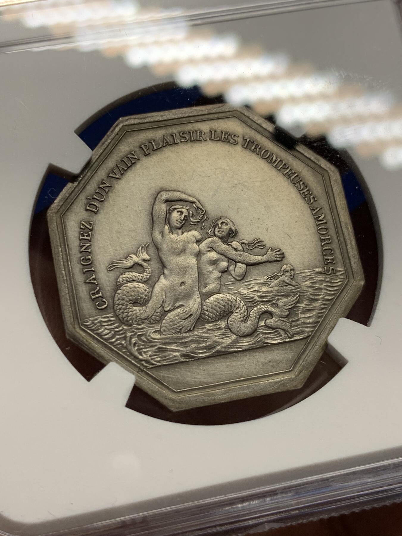 《竞宝斋》第442场 周日，周一，2场连拍 （全场包邮） NGC MS61 法国双面神海妖八角银质代币 丰饶角边铭 少见品种