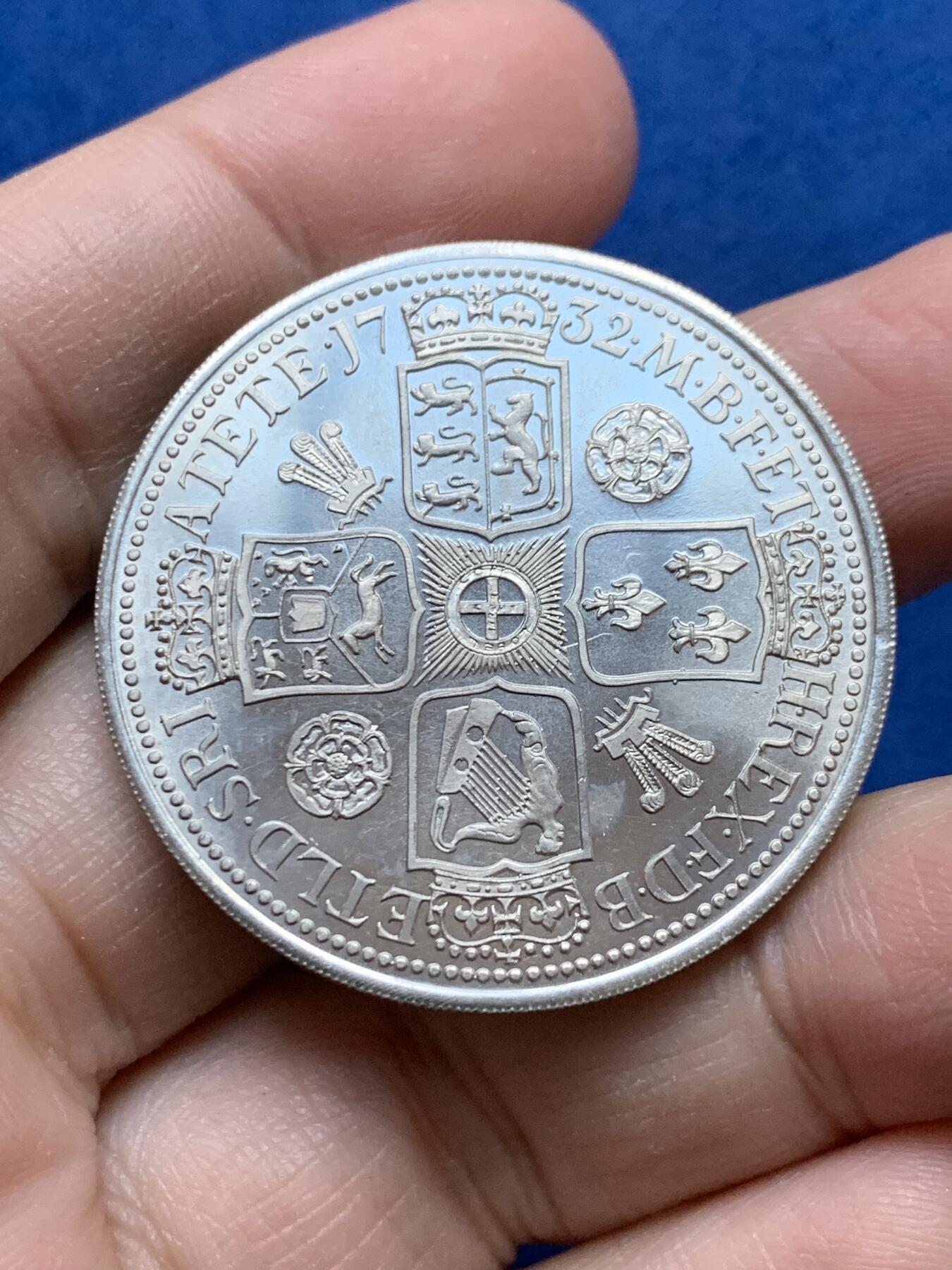 《竞宝斋》第442场 周日，周一，2场连拍 （全场包邮） 仿英国1732年詹姆斯二世1克朗纪念章，20.7克，37.8mm