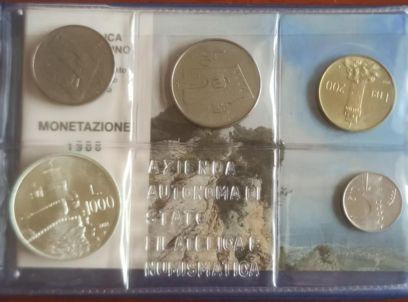 ❤️【币观天下】❤️ 第332期钱币拍卖- 2025.11.28周五晚上6点半场-长期征集拍品 圣马力诺1988年10枚装MS 本年度主题圣马力诺的城堡和堡垒 1000里拉是银币