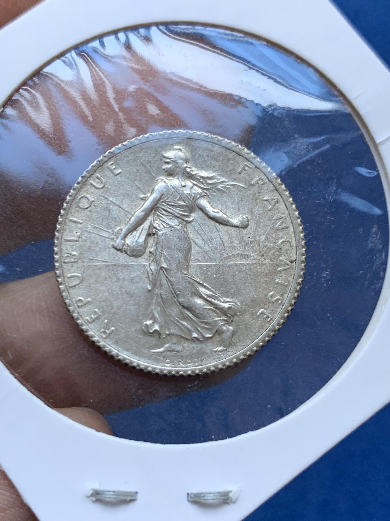 《竞宝斋》第442场 周日，周一，2场连拍 （全场包邮） 三枚一组 福建省造二豪银币，1937年坐洋10C银币彩还行，法国1917年播种女神1法郎带光。