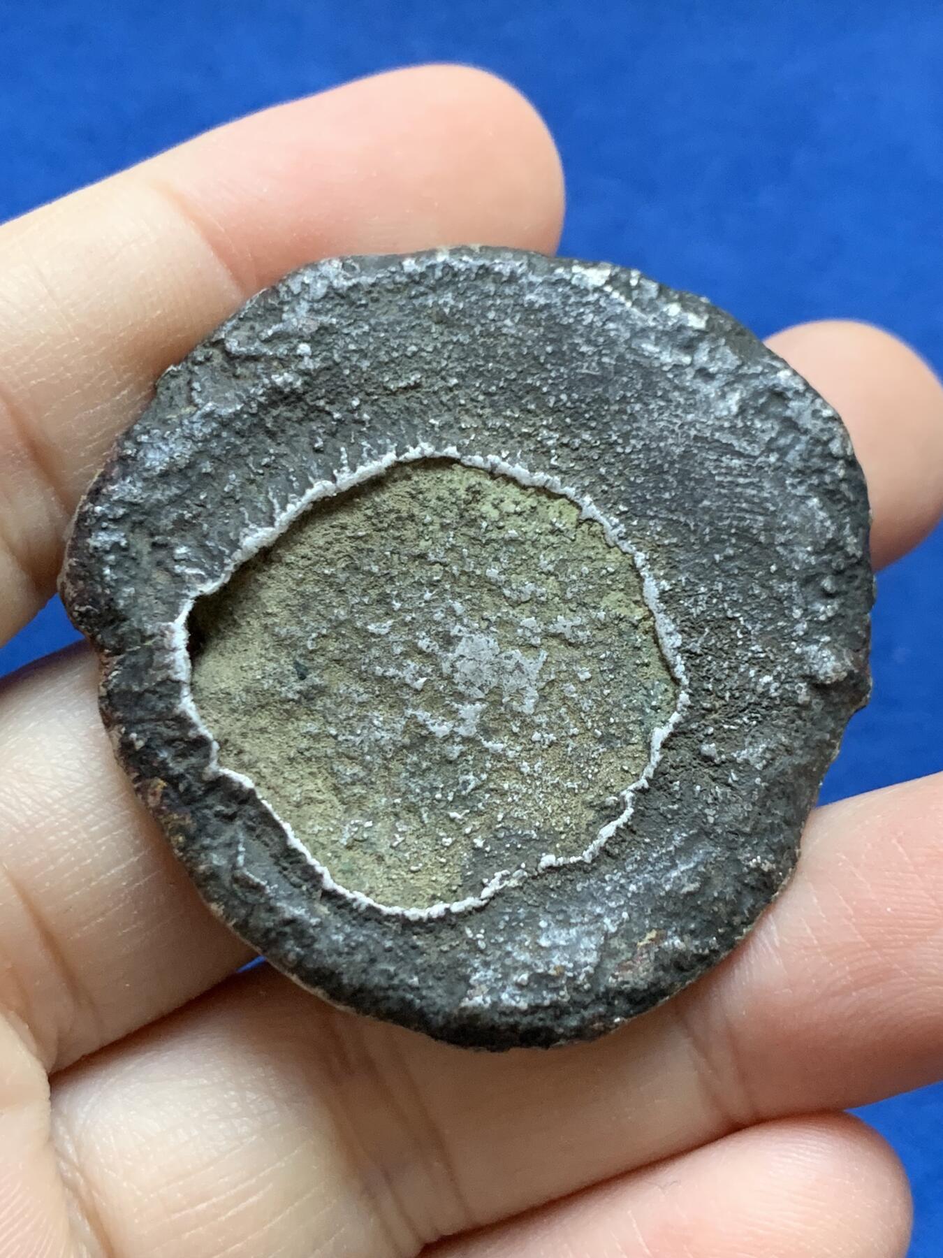 《竞宝斋》第442场 周日，周一，2场连拍 （全场包邮） 泰国南部nan tok早期大银锭 直径约45毫米 重约64.3克