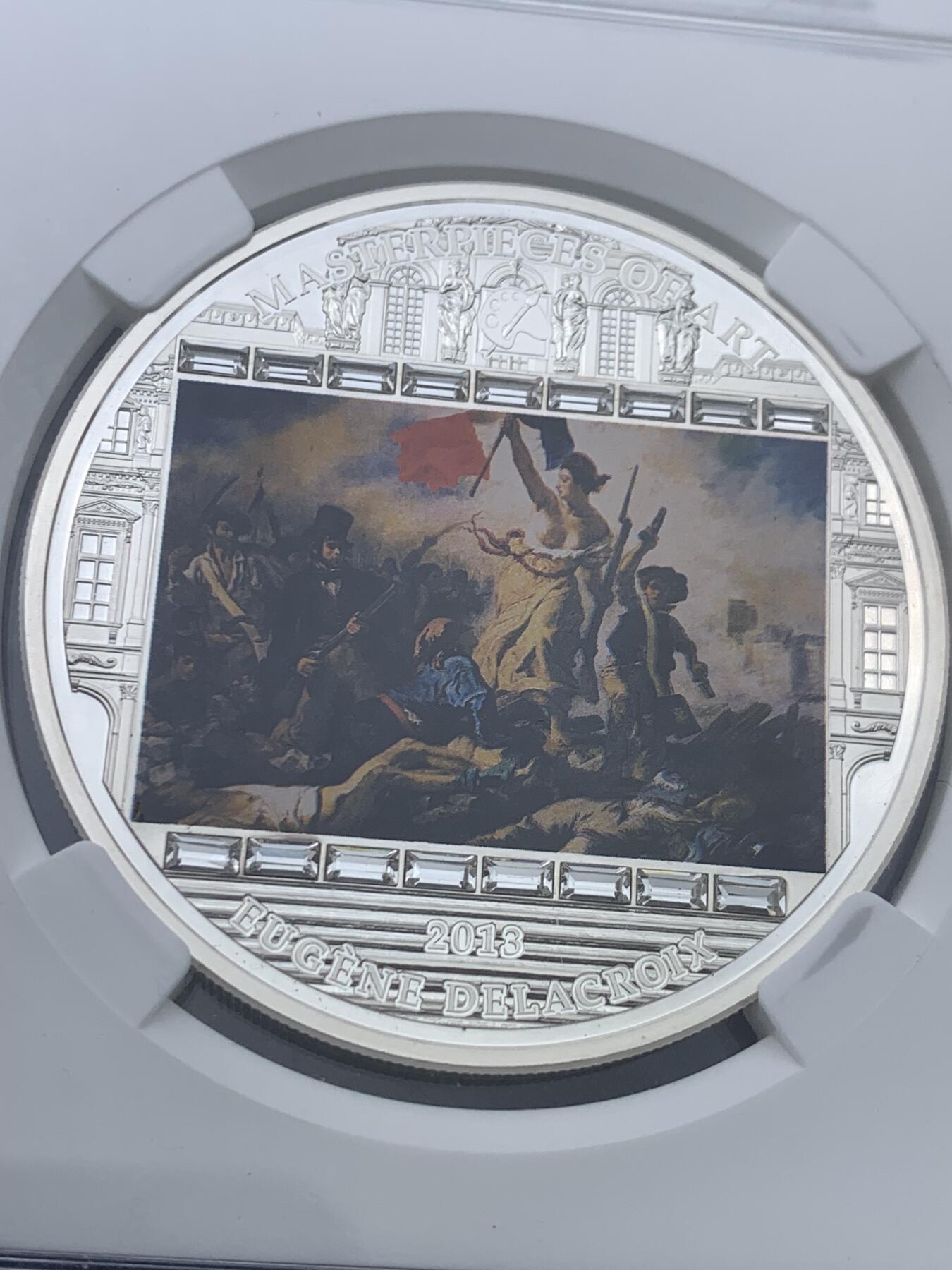 《竞宝斋》第442场 周日，周一，2场连拍 （全场包邮） 2013年库克群岛3盎司银币，999银，93.3克，经典图案:自由引导人民，周围镶嵌施华洛世奇水晶，发行量1830枚，非常给力的压手感。