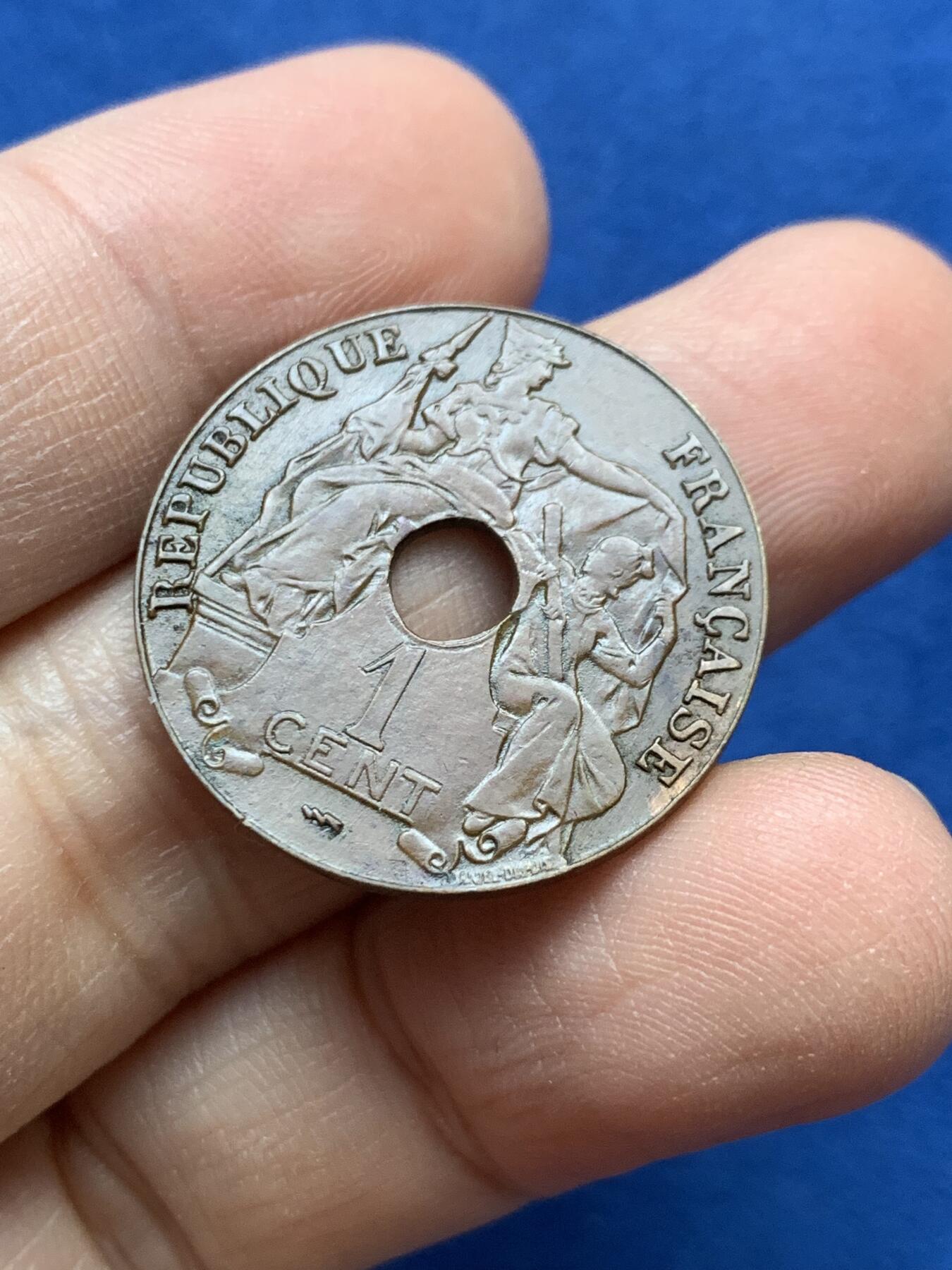 《竞宝斋》第442场 周日，周一，2场连拍 （全场包邮） 法属印支1923年百分之一铜币 状态不错