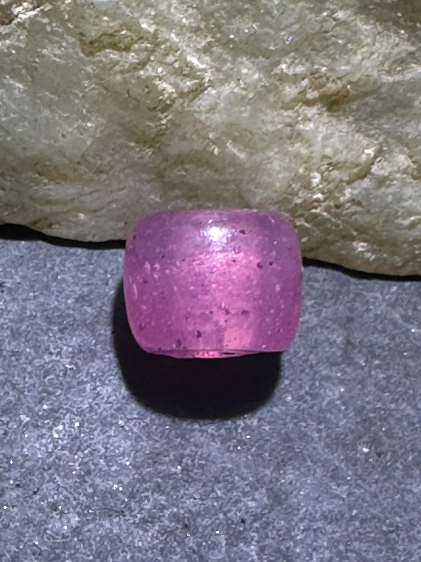 建国前后库存冰透冰粉色琉璃桶珠一颗，