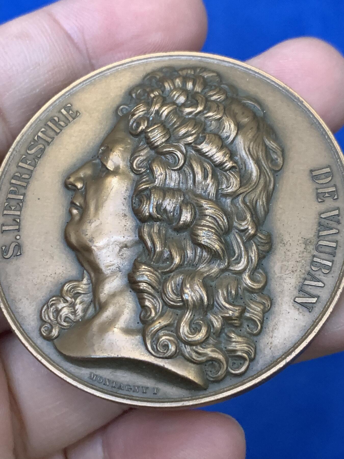 《竞宝斋》第442场 周日，周一，2场连拍 （全场包邮） 法国工兵应用学校铜章 ，高浮雕，直径50.5mm，重量86.75g。