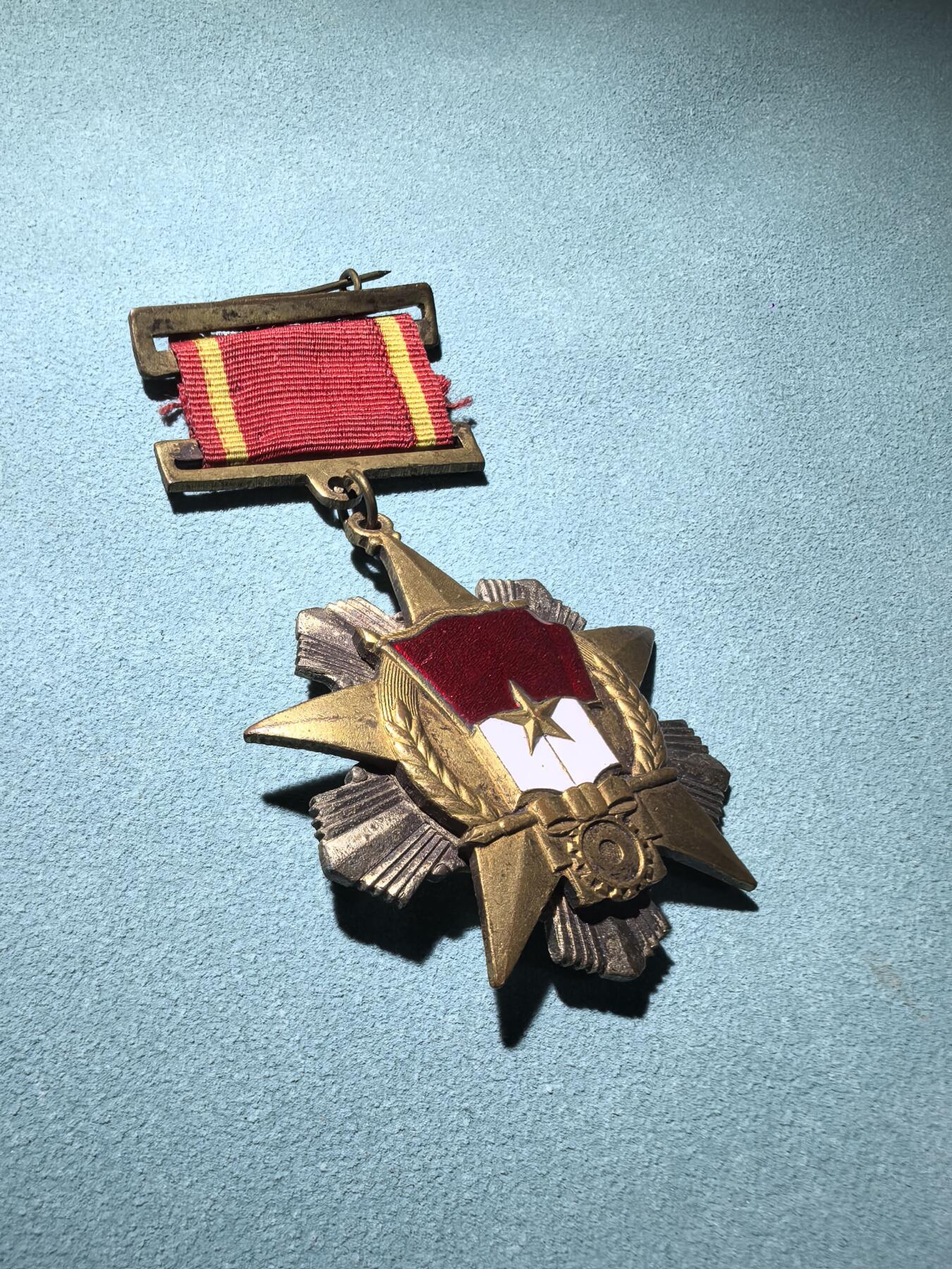 盛世勋华——号角文化勋章邮票专场拍卖第289期 上海市1960年文教先进单位先进工作者奖章 造型精美 品相极佳