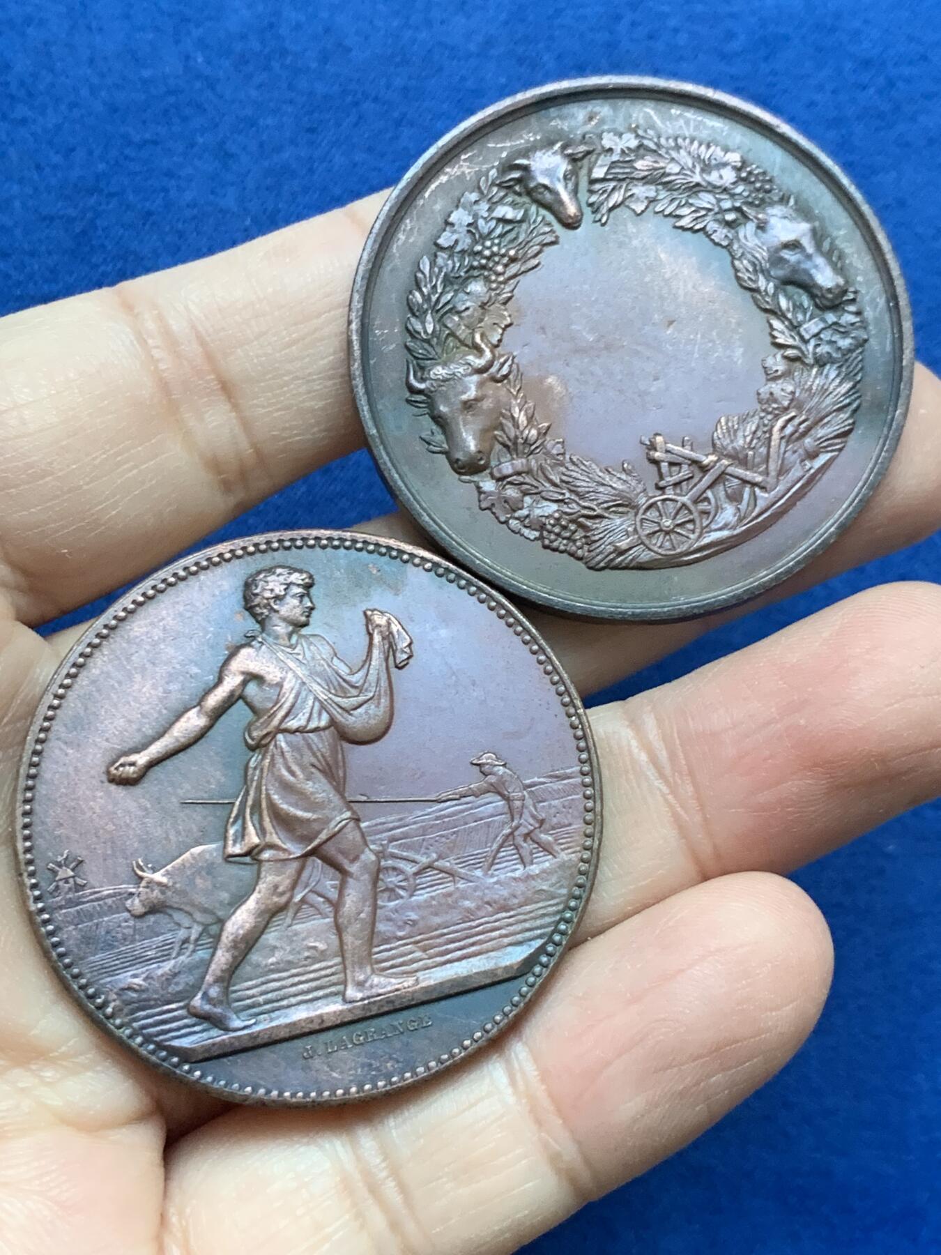 《竞宝斋》第442场 周日，周一，2场连拍 （全场包邮） 法国19世纪末农业播种者单面半成品章正反一对，带边铭，直径41mm，总重68g，细节见图。