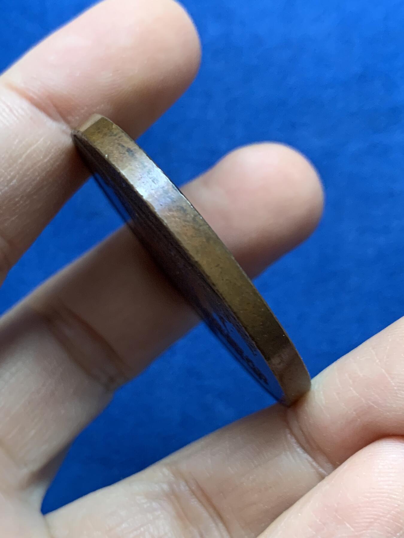 《竞宝斋》第442场 周日，周一，2场连拍 （全场包邮） 法国1889年埃菲尔铁塔建成纪念铜章，直径42.1MM，重量42g，原味包浆。