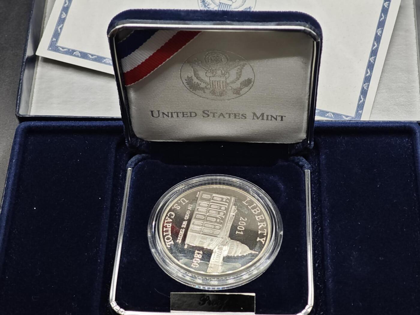 【淘币小摊】实时拍第八百零八拍   银币套币场   满百包邮可预留二周 每周一统一发货   美国2001年首都游览中心一元精制银币原盒原证重26.73克900银 银价275