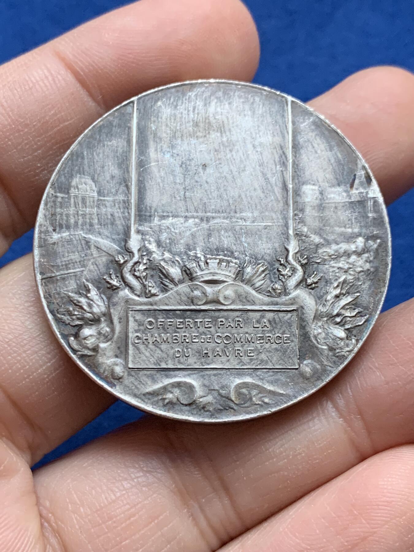 《竞宝斋》第442场 周日，周一，2场连拍 （全场包邮） 法国勒阿弗尔市商会镀银铜章，直径41.2MM，30g，三角铜标