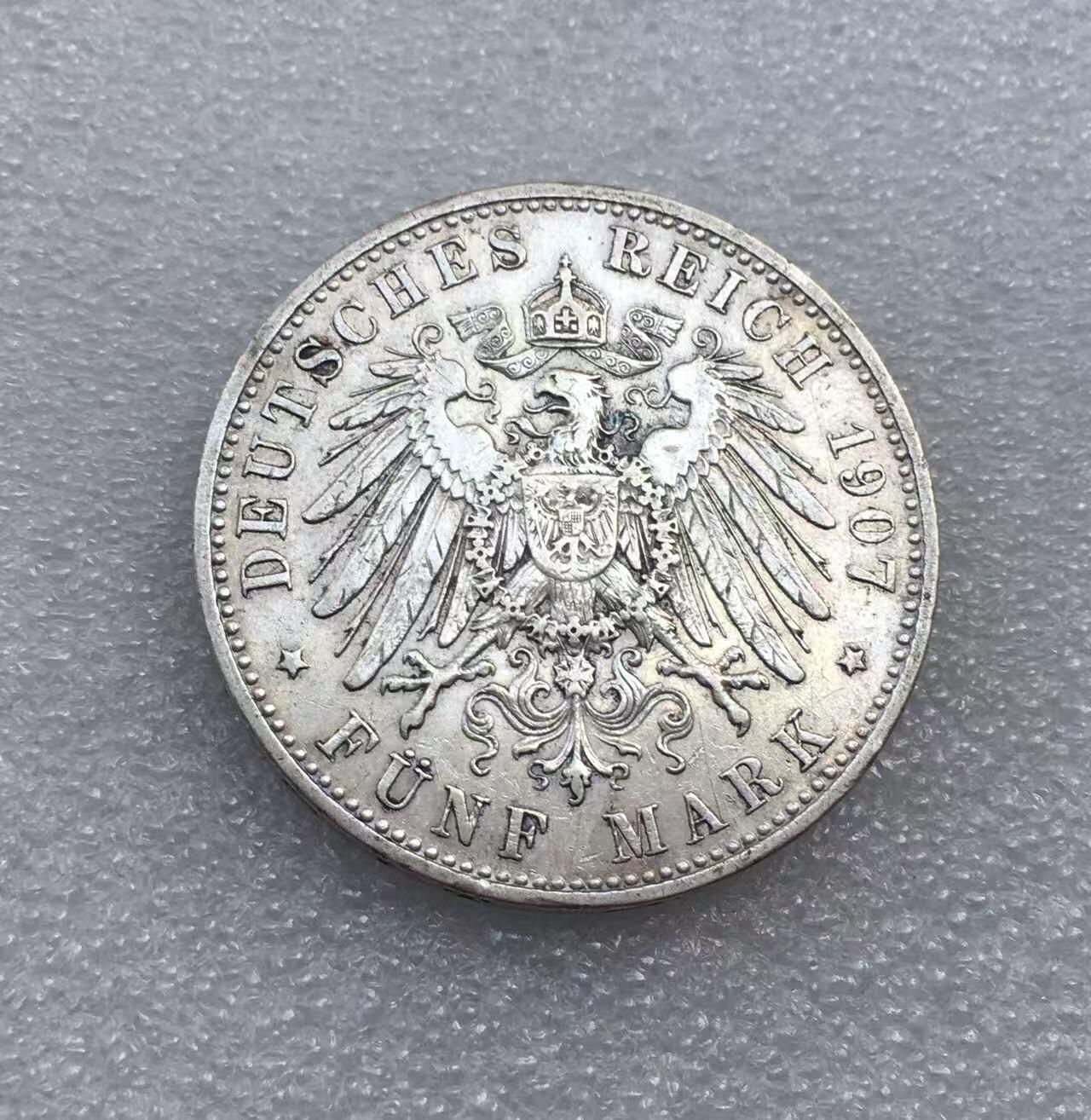 世界钱币专场拍卖 每周二开拍