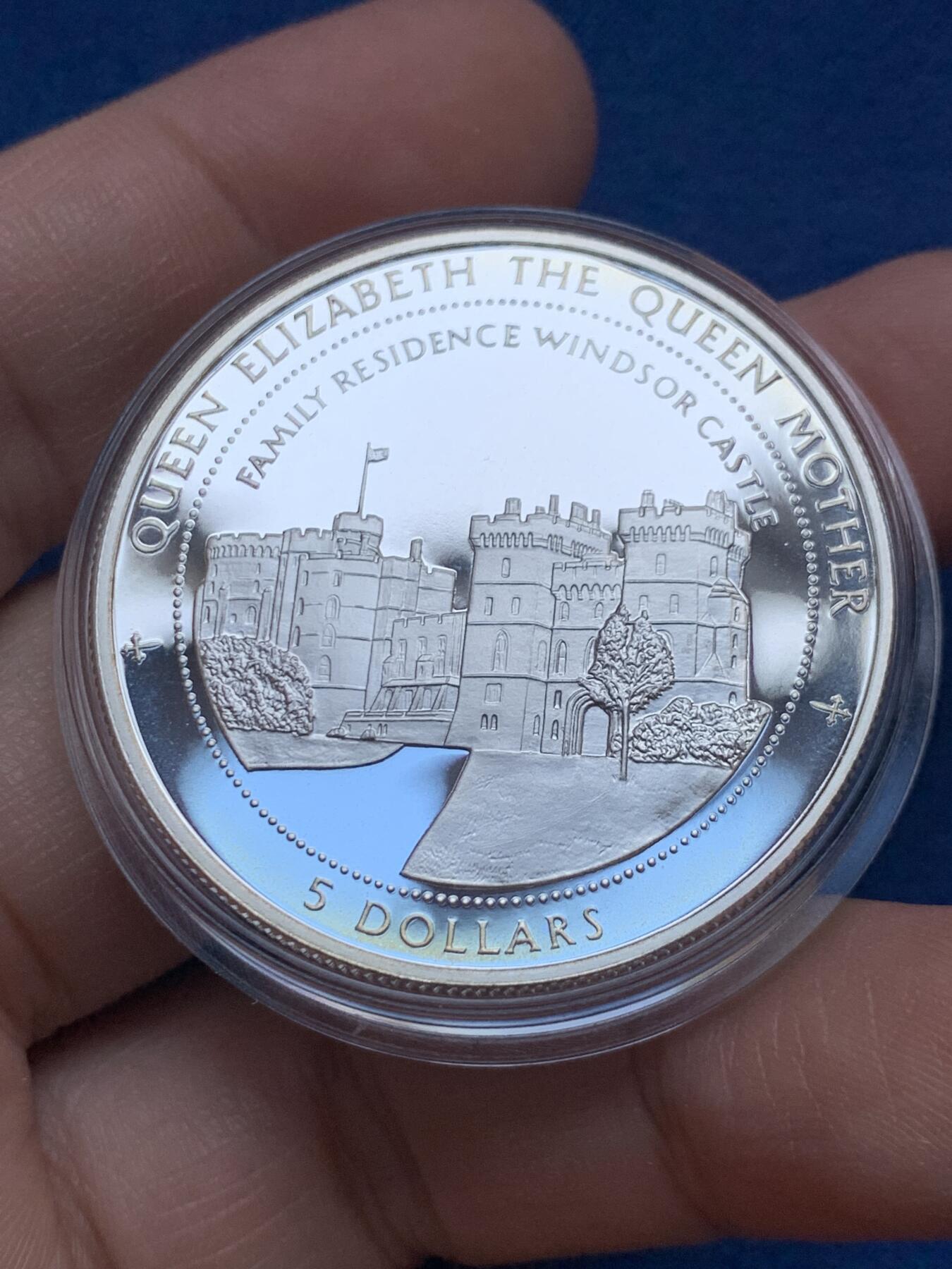 《竞宝斋》第442场 周日，周一，2场连拍 （全场包邮） 基里巴斯 1997年 5元 欧洲建筑精制纪念 银币 1盎司 925银