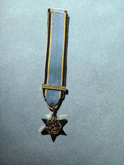 盛世勋华——号角文化勋章邮票专场拍卖第289期 - 英国欧洲飞行员之星奖章迷你章 带法德勋条 极为罕见