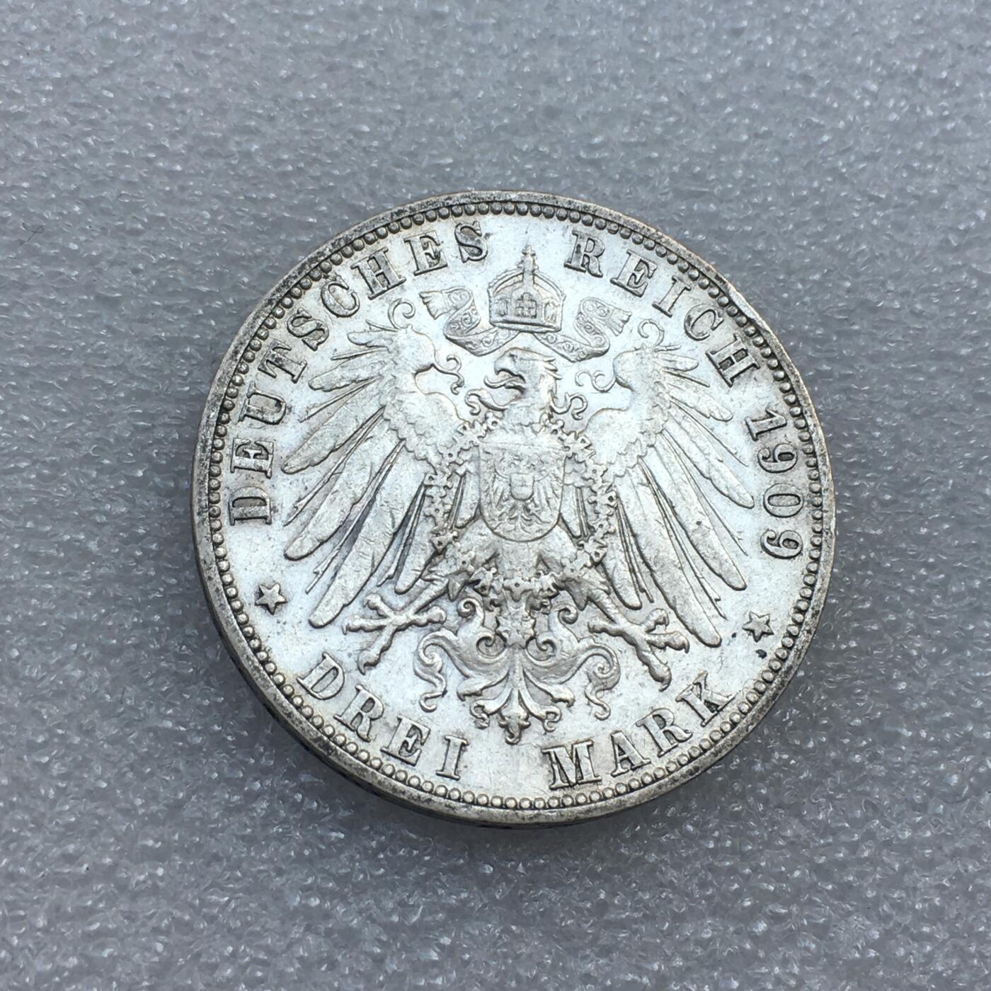 世界钱币专场拍卖 每周二开拍