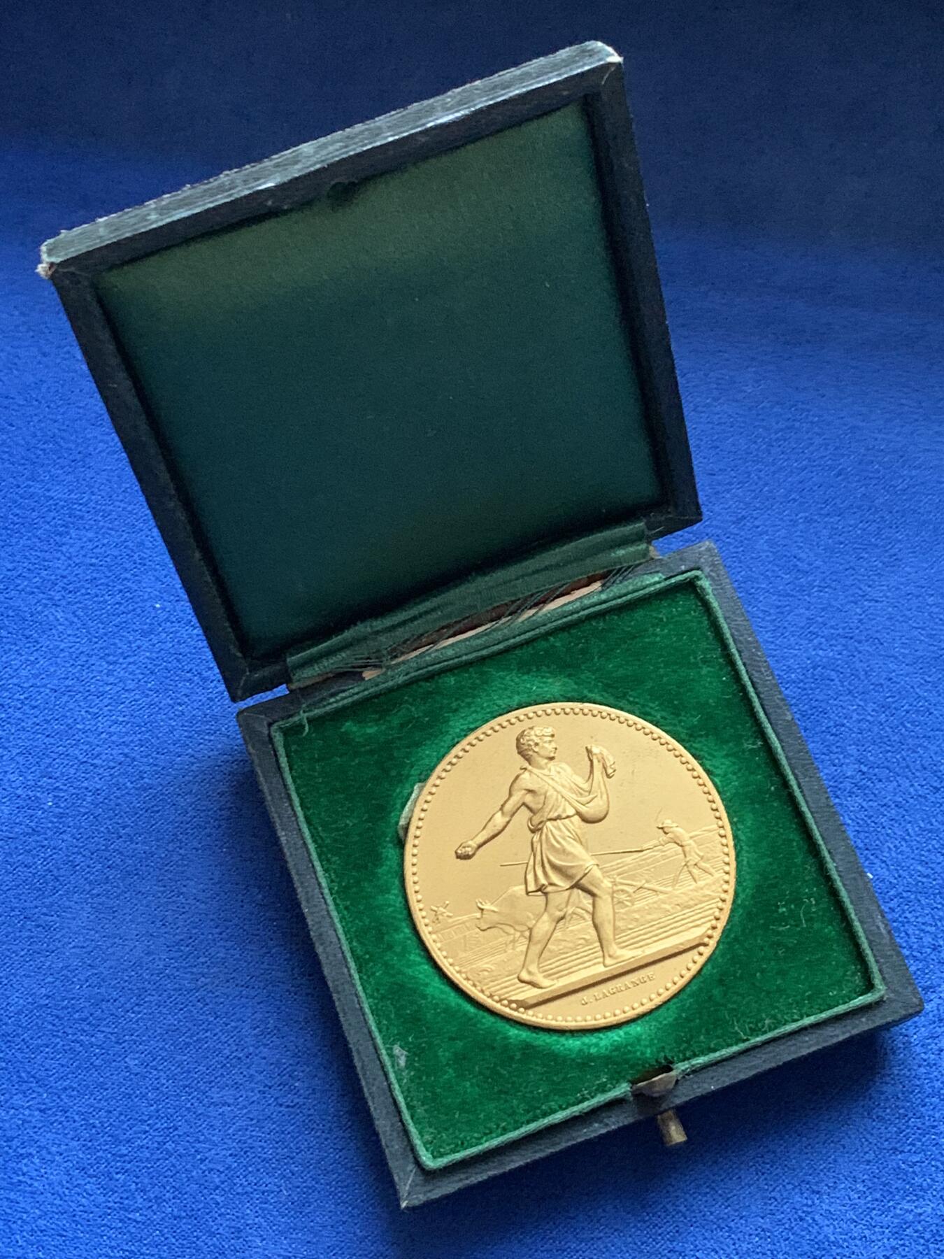 《竞宝斋》第442场 周日，周一，2场连拍 （全场包邮） 法国播种者镀金铜章 带盒 37.2克 41.2mm 丰饶角铜标