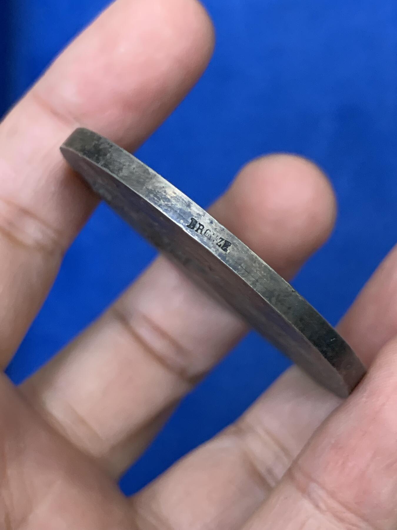 《竞宝斋》第442场 周日，周一，2场连拍 （全场包邮） 1910年持剑玛丽安娜镀银铜章 54.8克 49.5mm