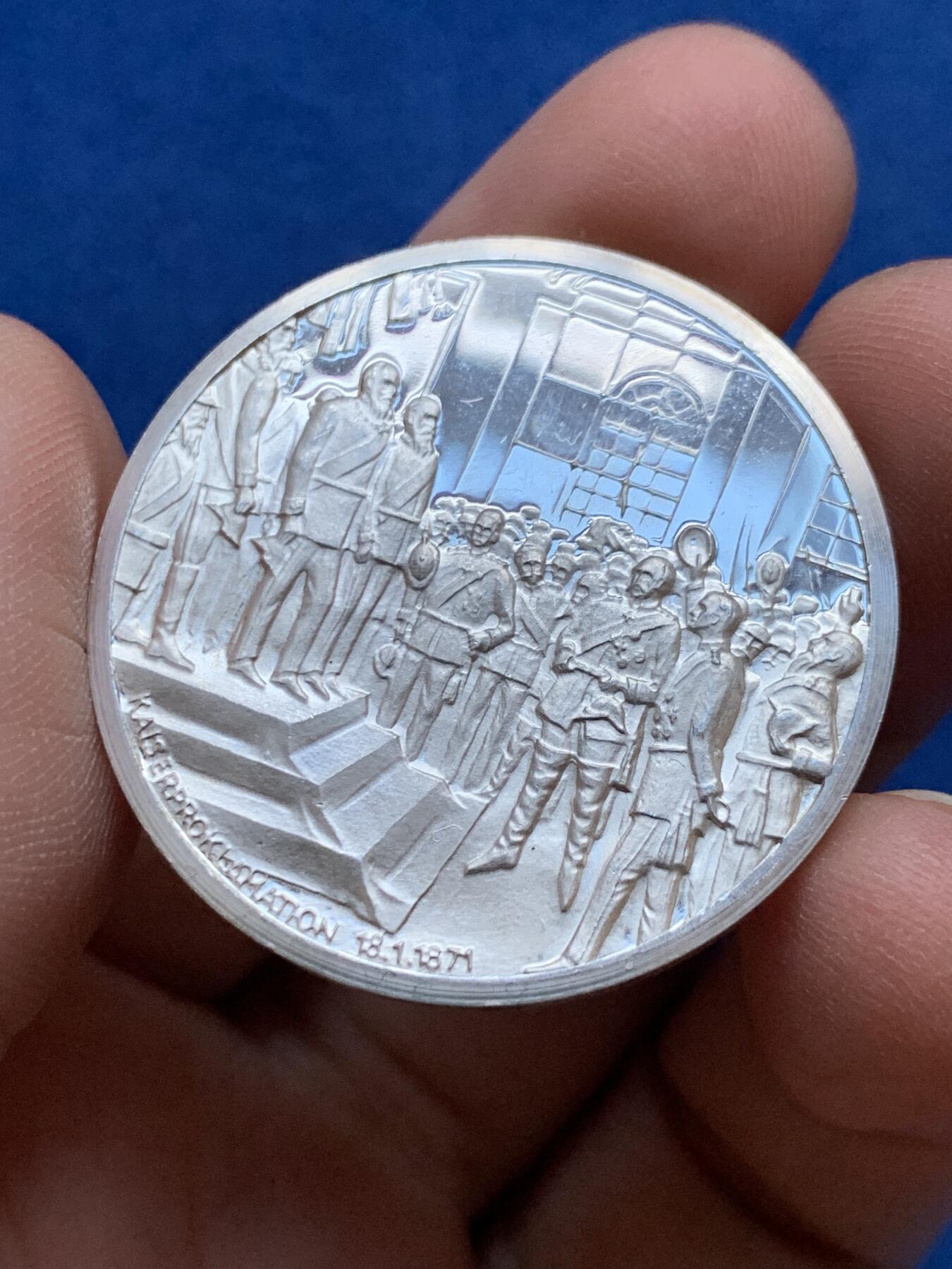 《竞宝斋》第442场 周日，周一，2场连拍 （全场包邮） 德意志帝国俾斯麦在巴黎凡尔赛宫场景德意志皇帝加冕仪式银章 14.7克 35mm