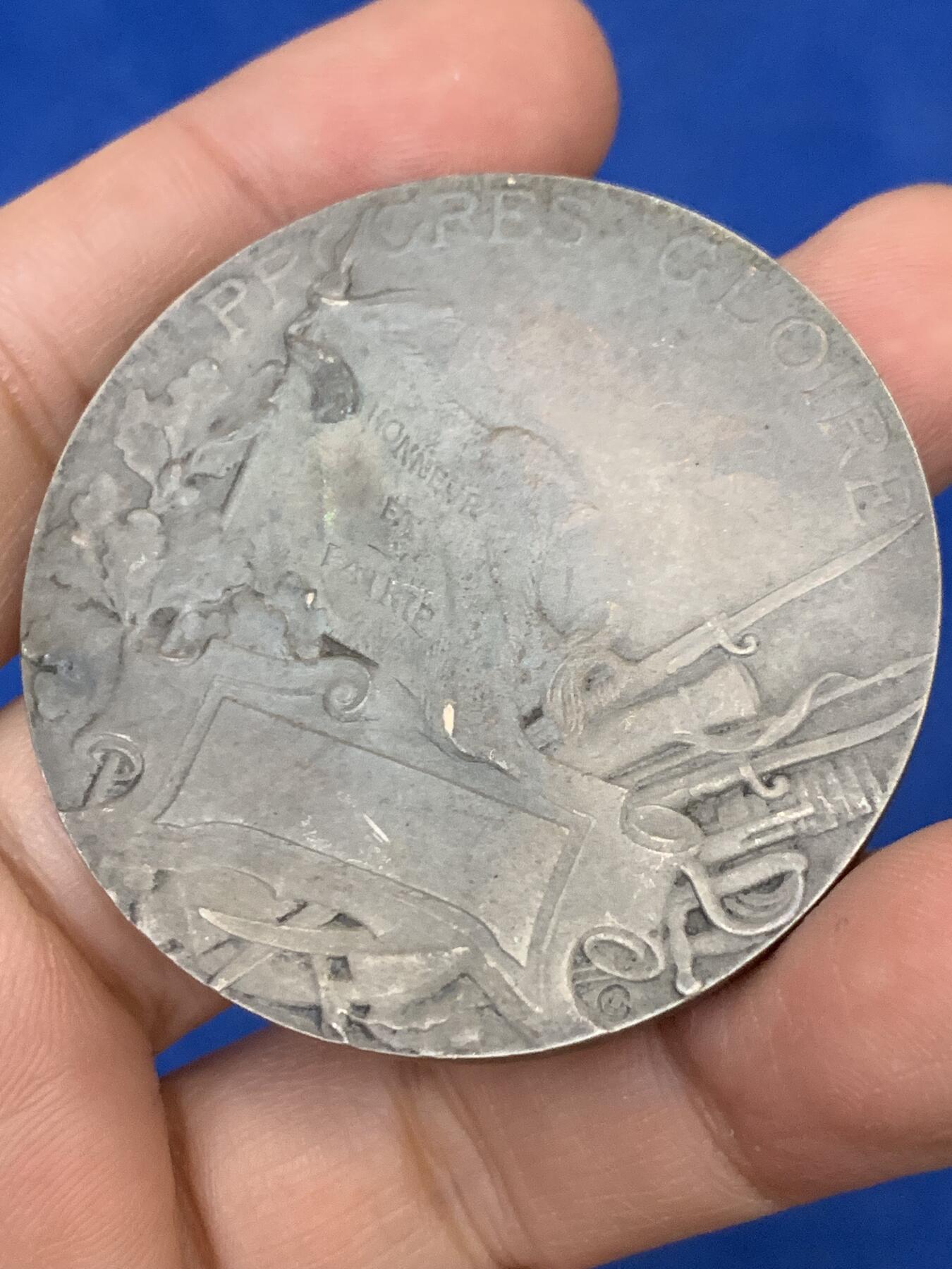 《竞宝斋》第442场 周日，周一，2场连拍 （全场包邮） 1910年持剑玛丽安娜镀银铜章 54.8克 49.5mm