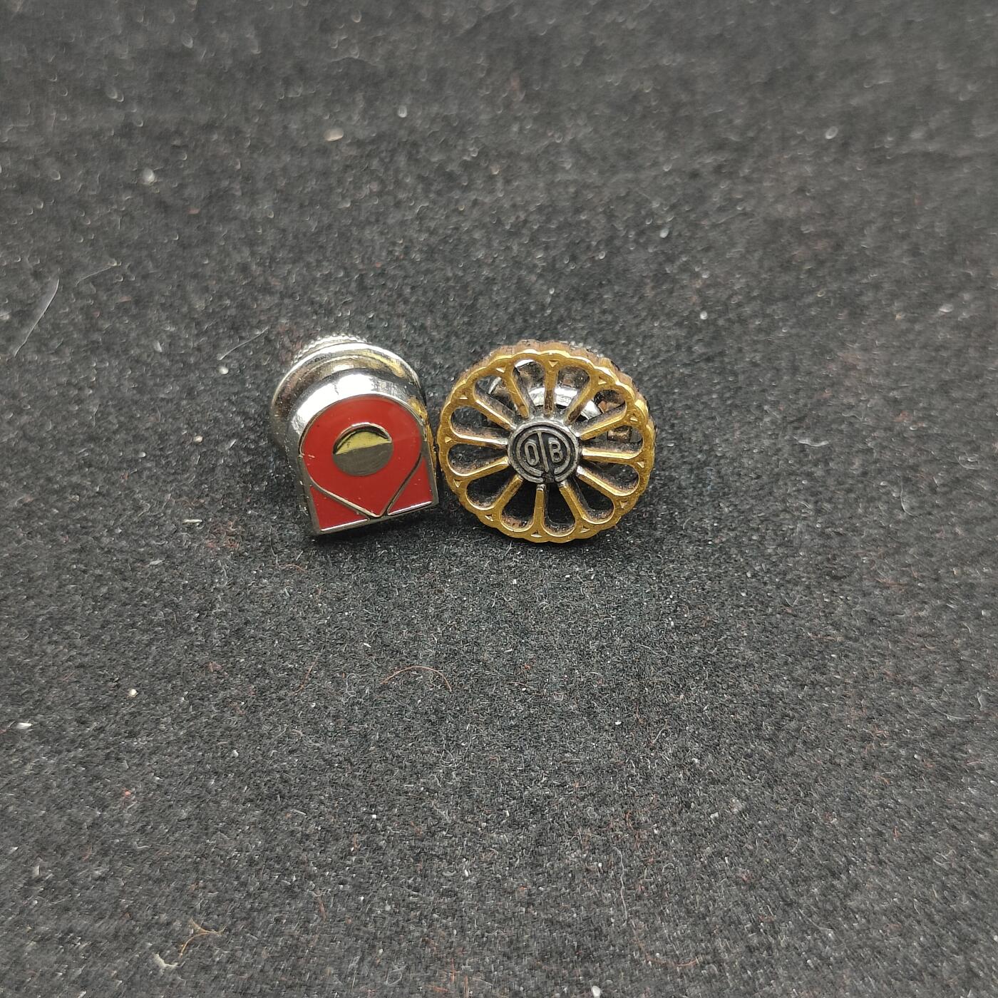 0元起拍勋章 第313期 咸鱼国勋章拍卖专场 11月26日（周三）下午6：00开始 日本徽章两个