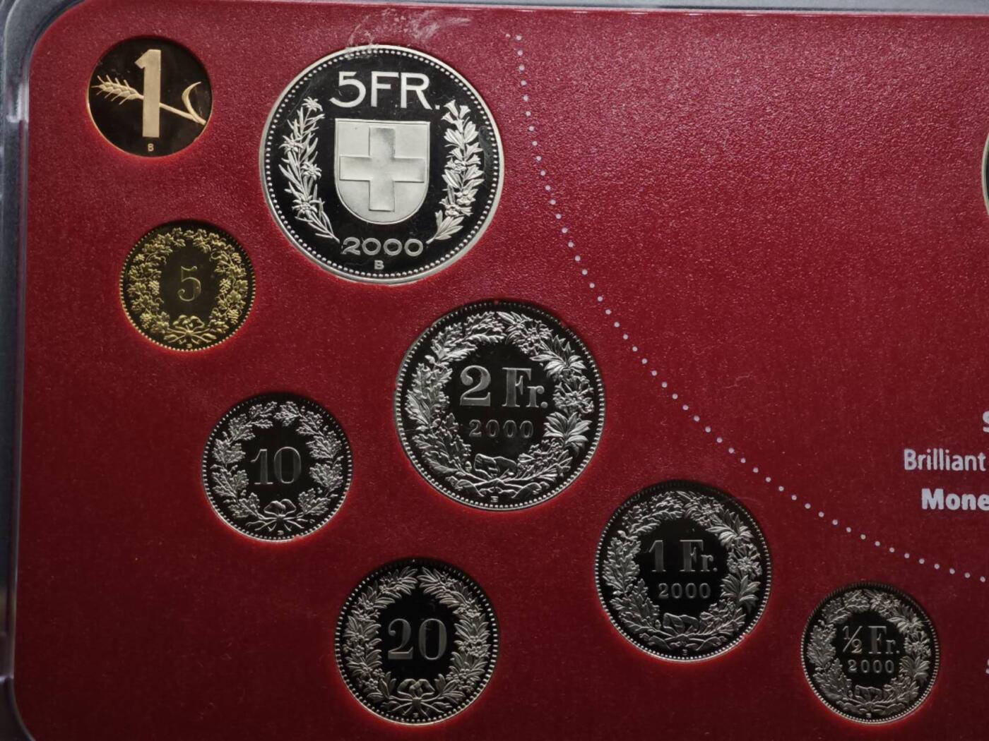 【淘币小摊】实时拍第八百零八拍   银币套币场   满百包邮可预留二周 每周一统一发货   瑞士2000年小丑套币