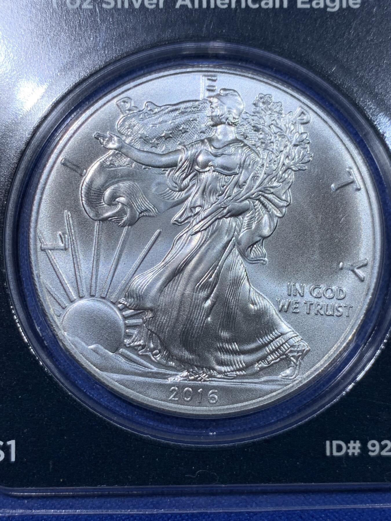 《竞宝斋》第442场 周日，周一，2场连拍 （全场包邮） 美国 2016年 行走女神银币 1盎司 999银 经销商塑封小卡