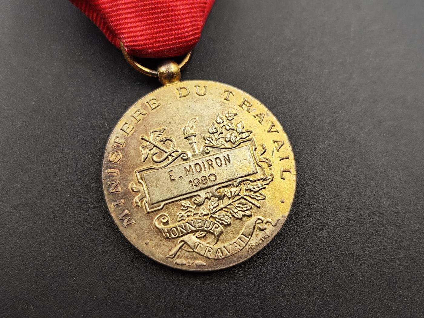 11月23日精品徽章专场 法国劳工银质奖章 五彩包浆很漂亮