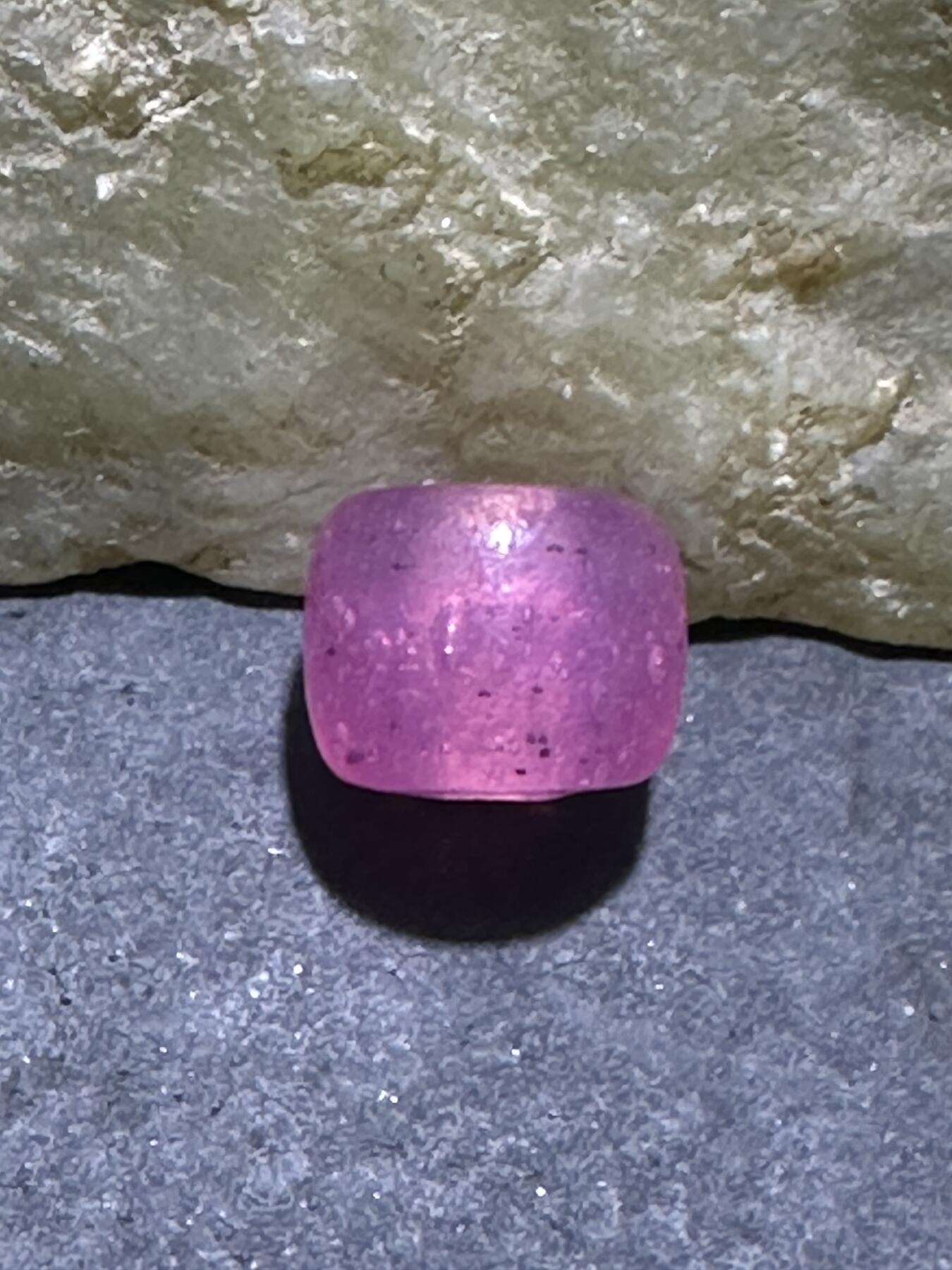 建国前后库存冰透冰粉色琉璃桶珠一颗，