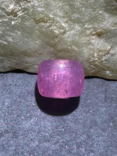 建国前后库存冰透冰粉色琉璃桶珠一颗， - 建国前后库存冰透冰粉色琉璃桶珠一颗，