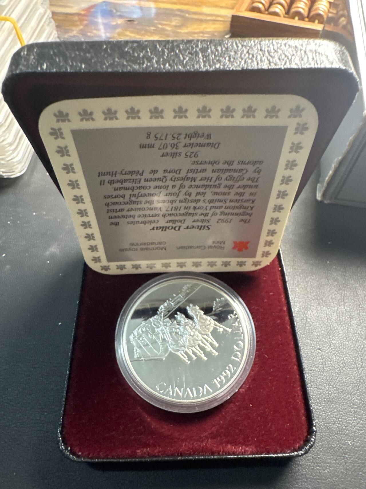 ❤️【币观天下】❤️ 第332期钱币拍卖- 2025.11.28周五晚上6点半场-长期征集拍品 加拿大驷马难追银币(重25.15克，含银925，直径36mm，带盒证)