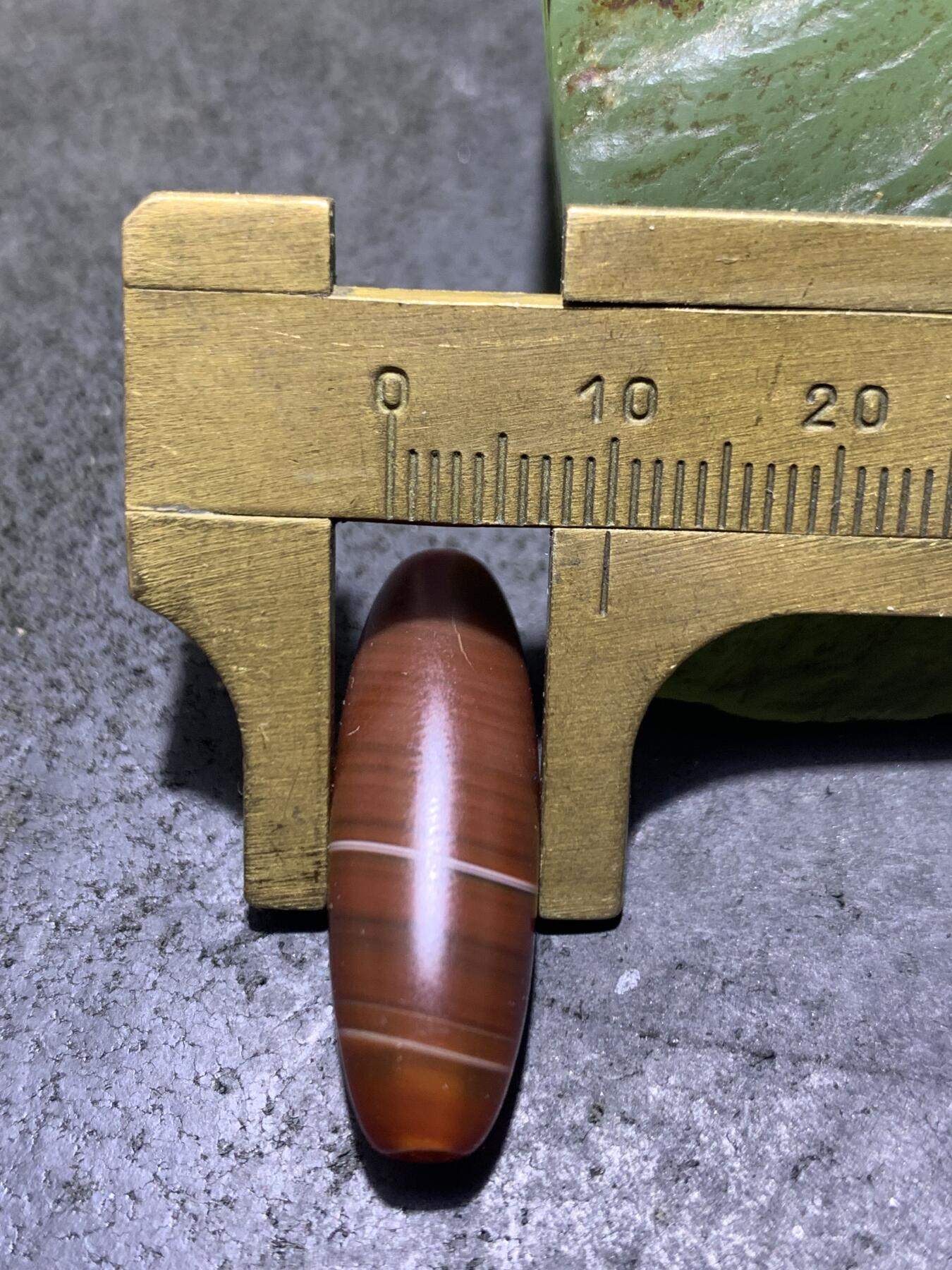 精美亚光高玉化红白双色千层纹缠丝玛瑙桶珠一颗