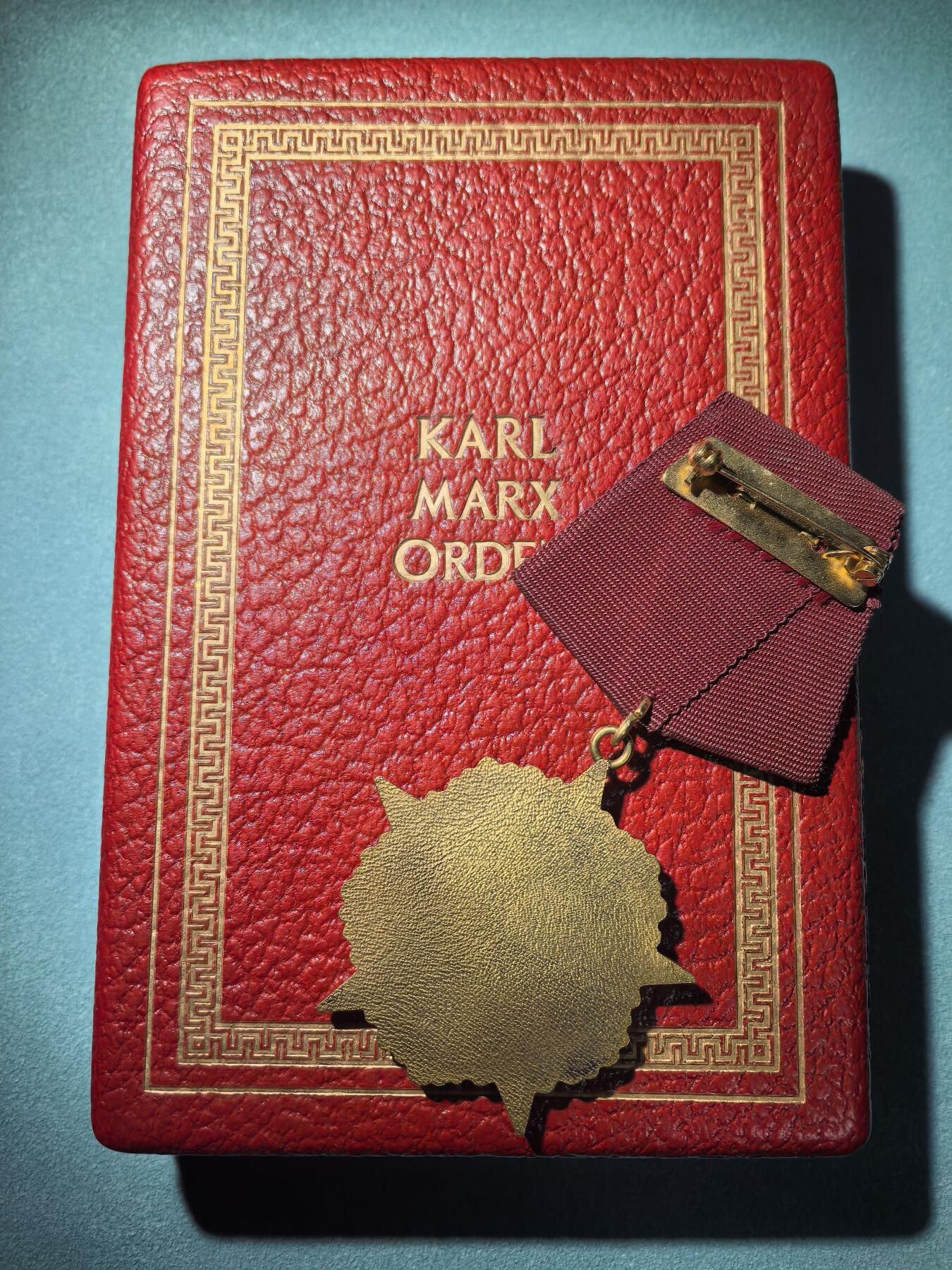 盛世勋华——号角文化勋章邮票专场拍卖第289期 东德卡尔·马克思勋章 带原盒原略 带333金标 极为稀有