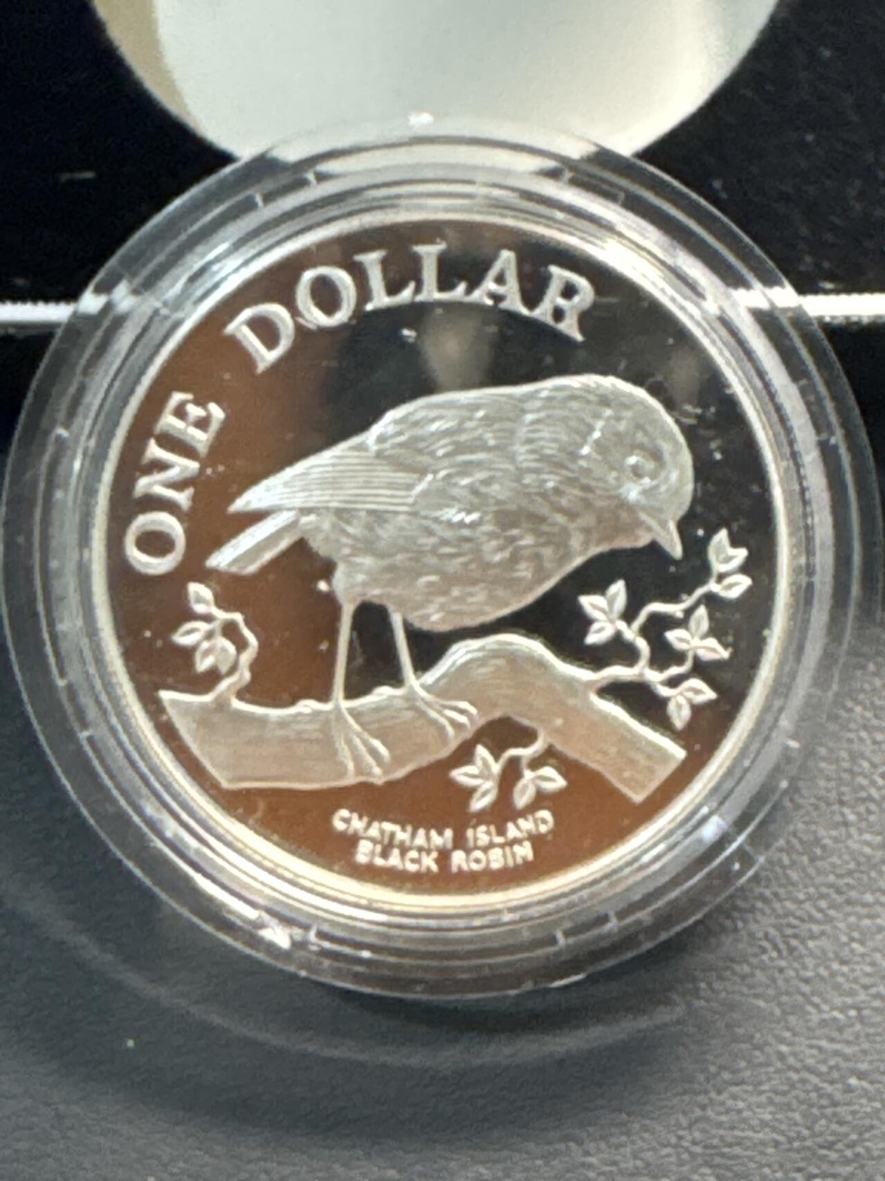 ❤️【币观天下】❤️ 第332期钱币拍卖- 2025.11.28周五晚上6点半场-长期征集拍品 新西兰1984年奇异鸟1盎司精制纪念银币盒证齐全