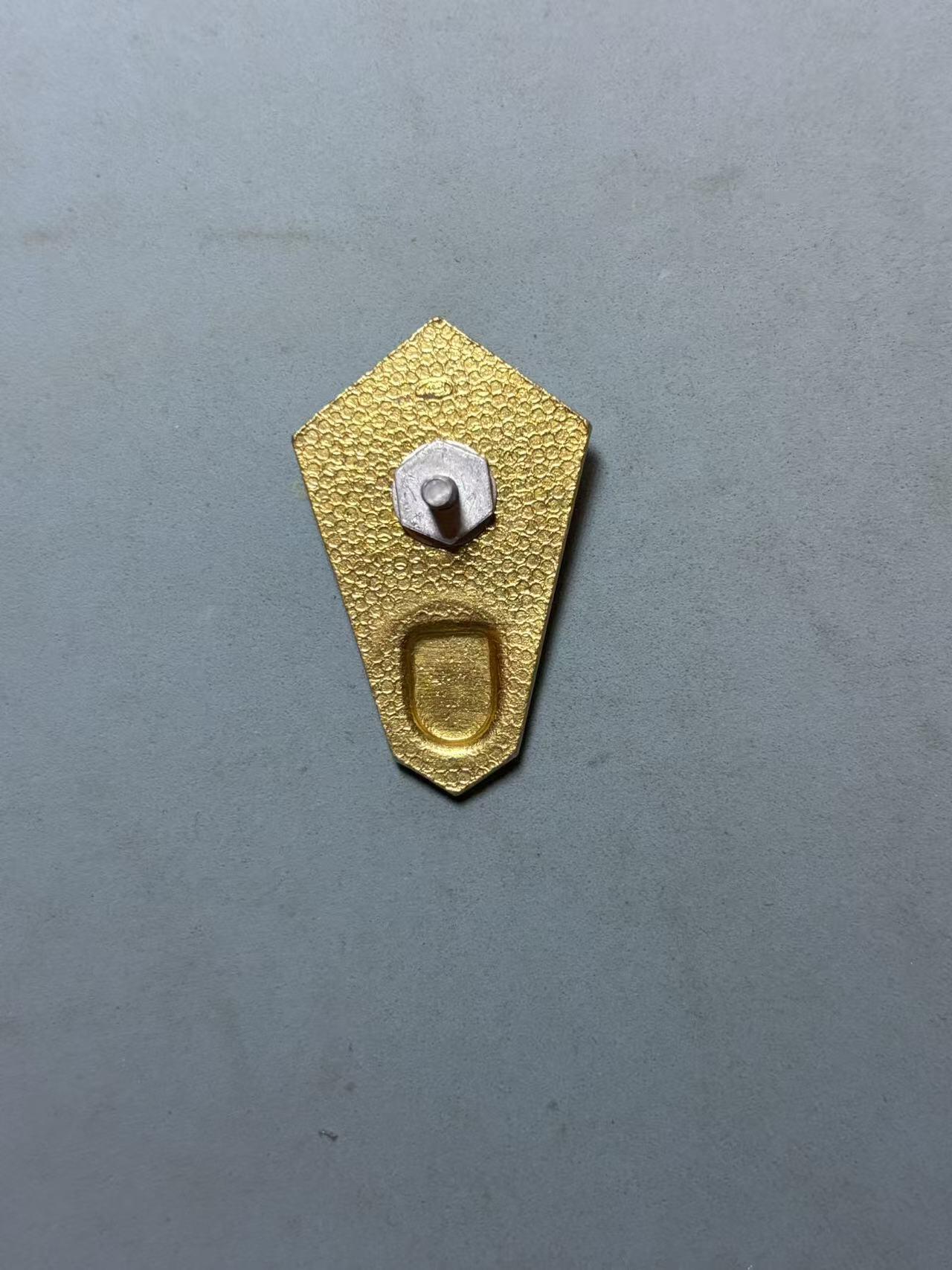 盛世勋华——号角文化勋章邮票专场拍卖第289期 苏联工业技术专门学校毕业校徽