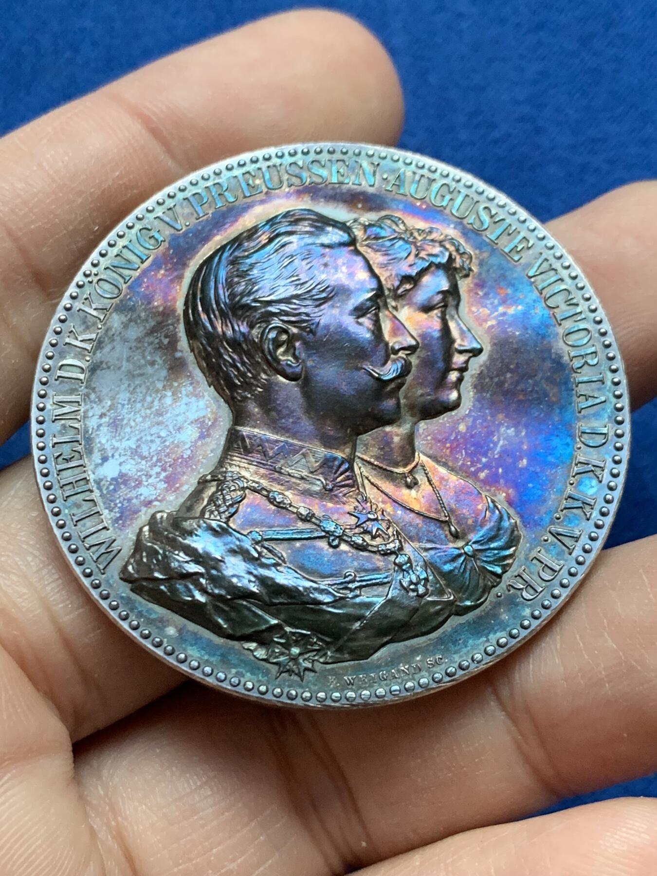 《竞宝斋》第442场 周日，周一，2场连拍 （全场包邮） 1889德皇威廉二世夫妇结婚纪念大银章，五彩好品，44.9mm，50.1g，高浮雕，绚丽深五彩。